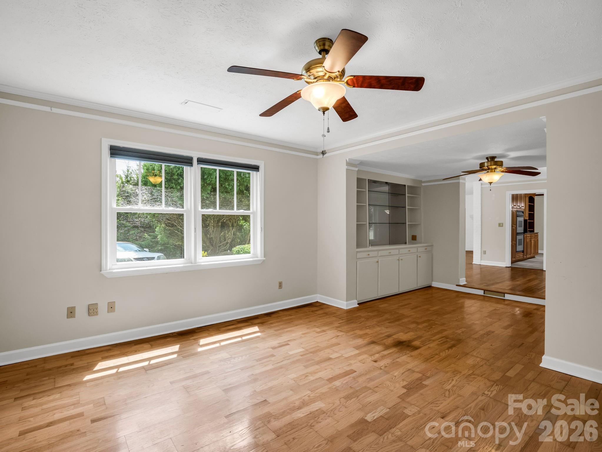 370 Orchard Circle — Laurel Park