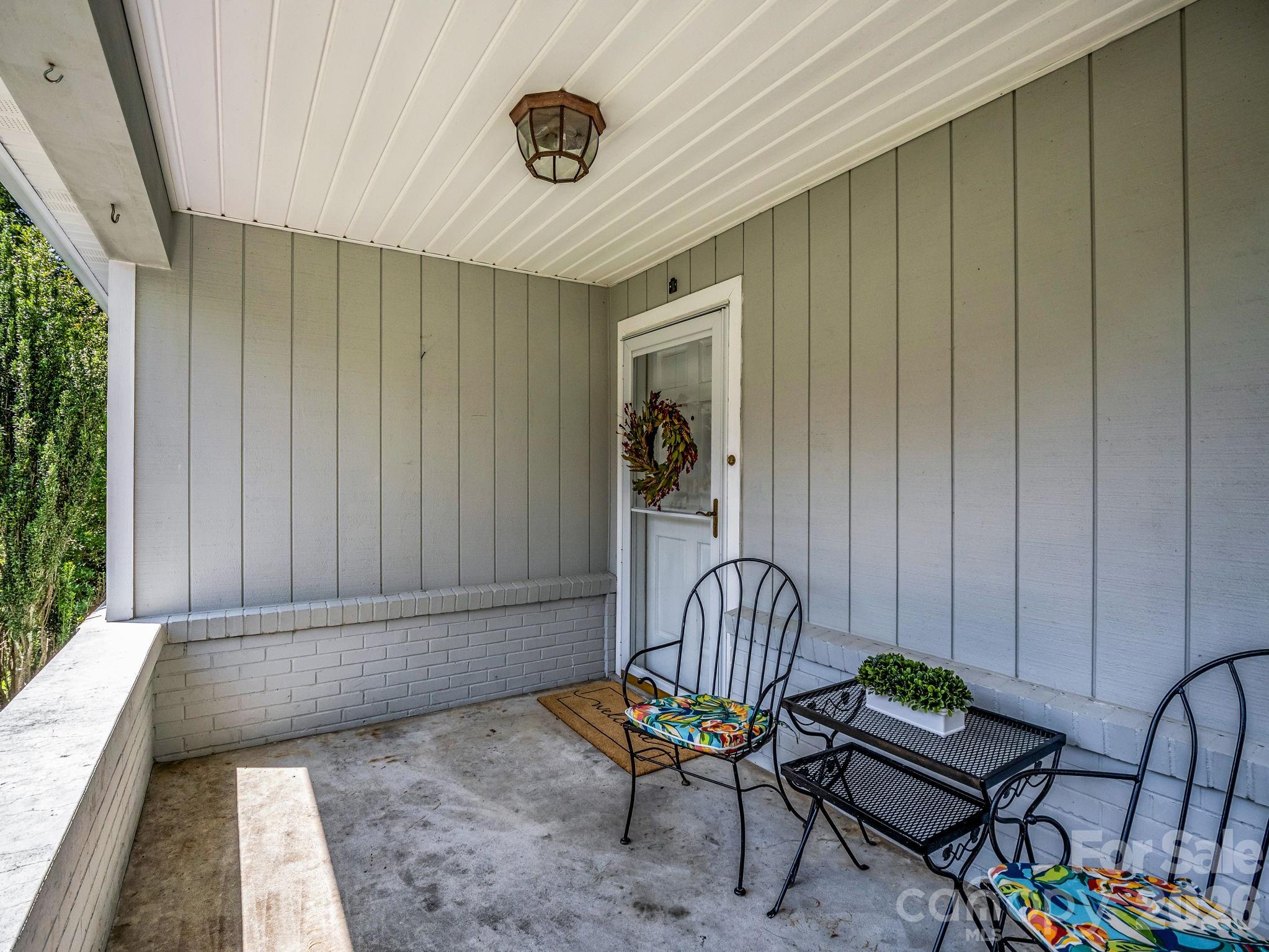 370 Orchard Circle — Laurel Park