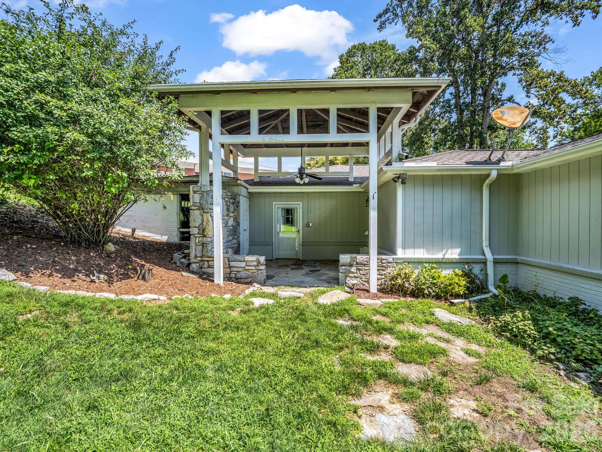 370 Orchard Circle — Laurel Park