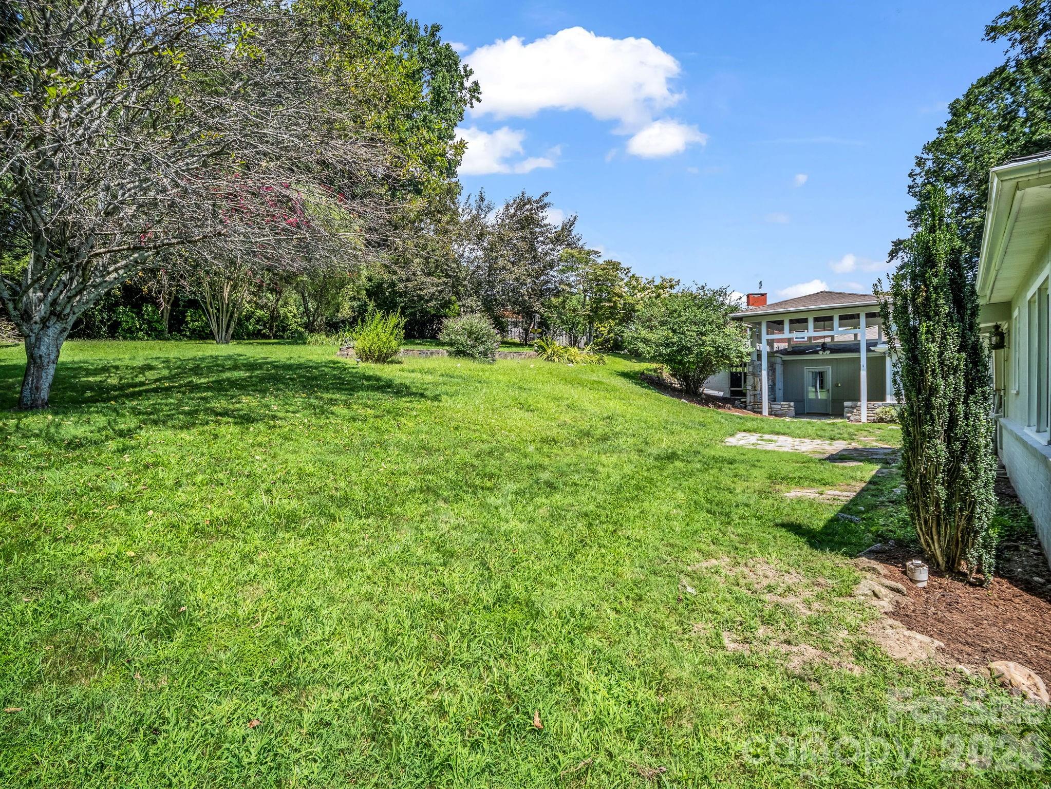 370 Orchard Circle — Laurel Park