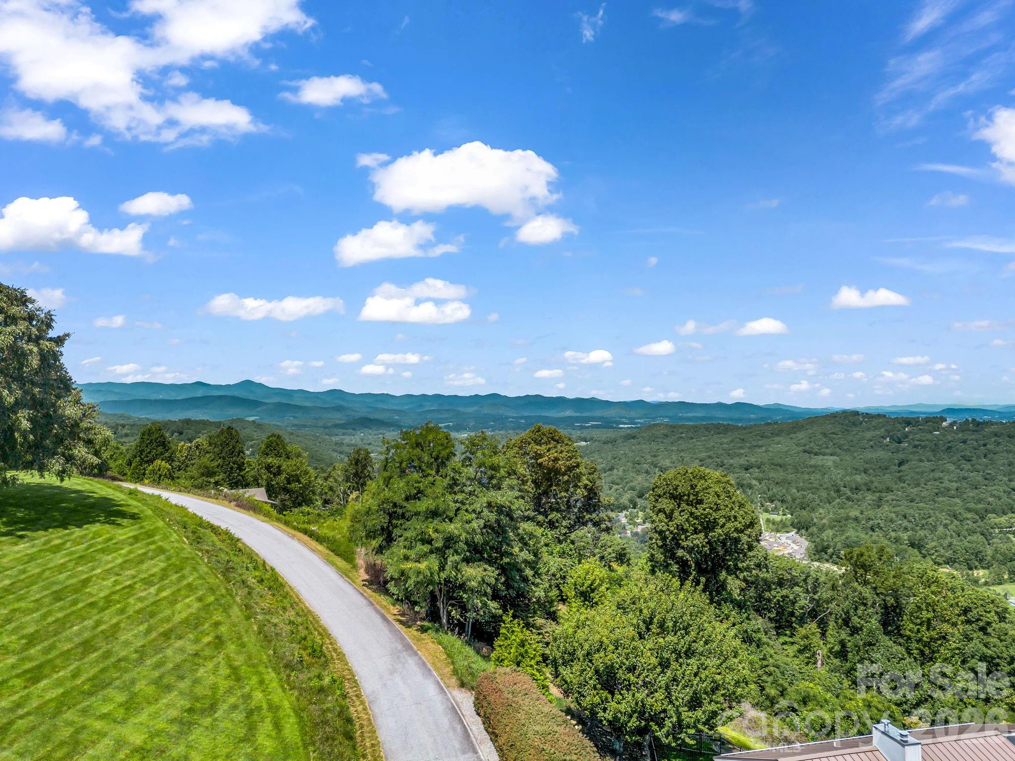 370 Orchard Circle — Laurel Park
