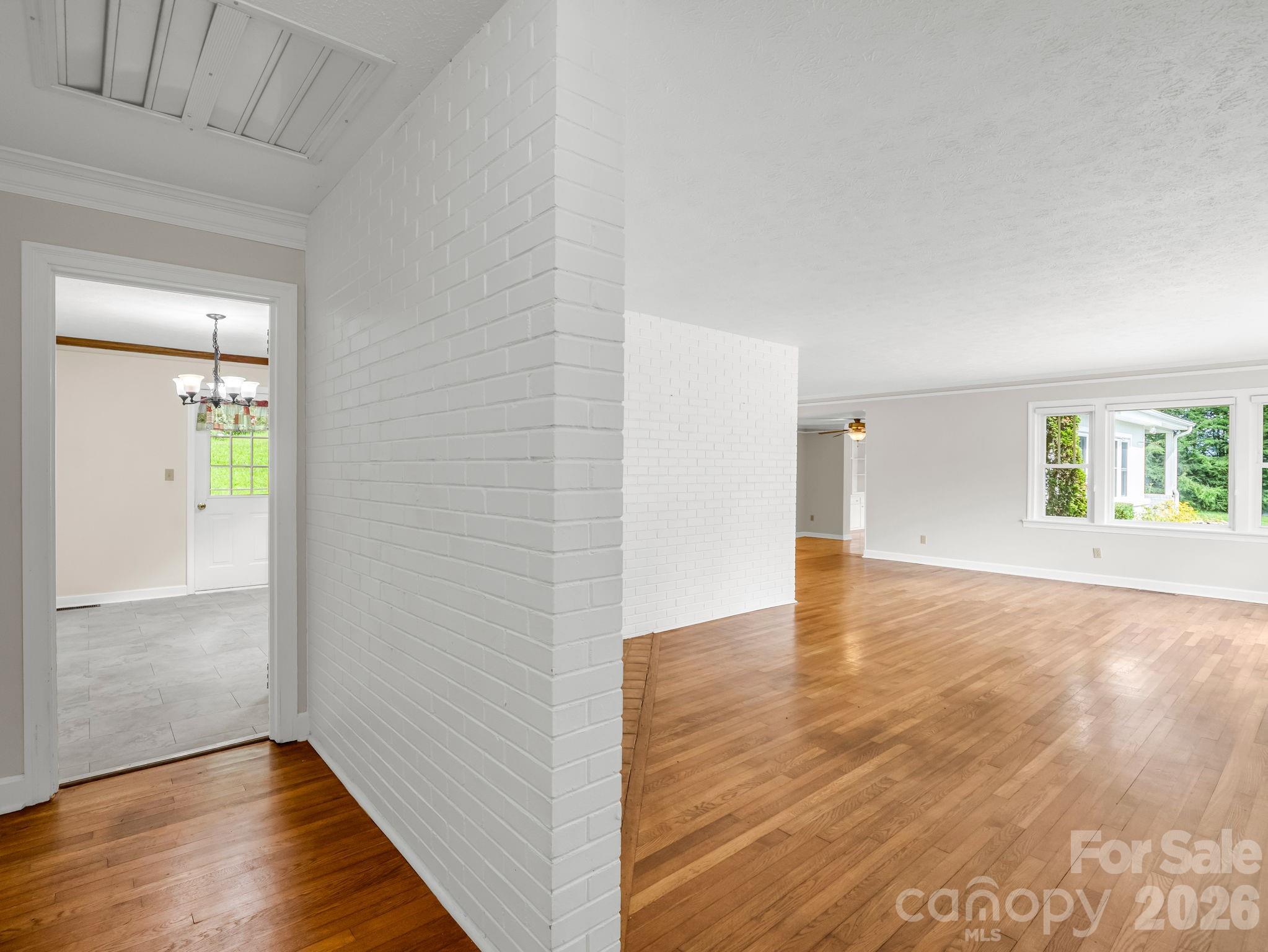370 Orchard Circle — Laurel Park