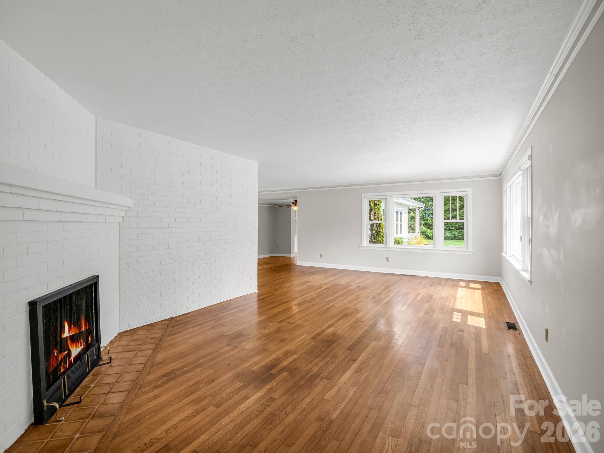 370 Orchard Circle — Laurel Park