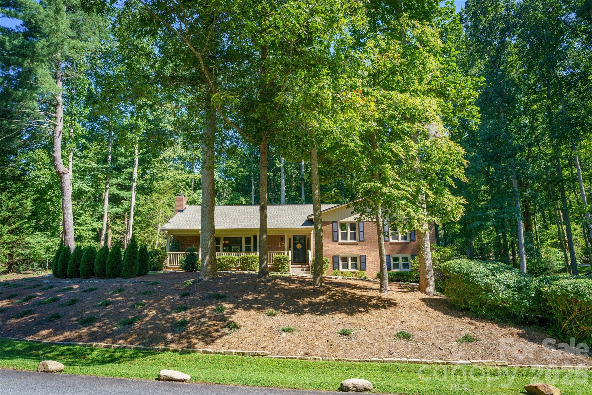 10 Surrey Run — Hendersonville