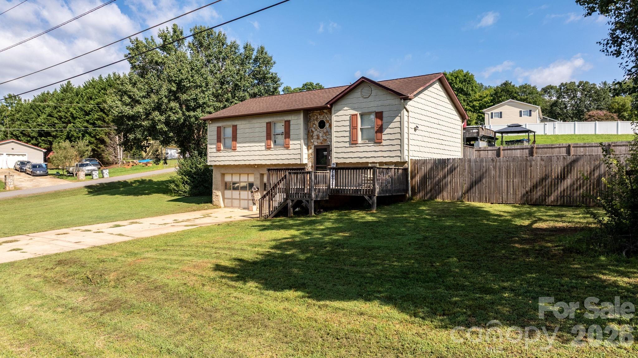 804 Southside Court — Lenoir