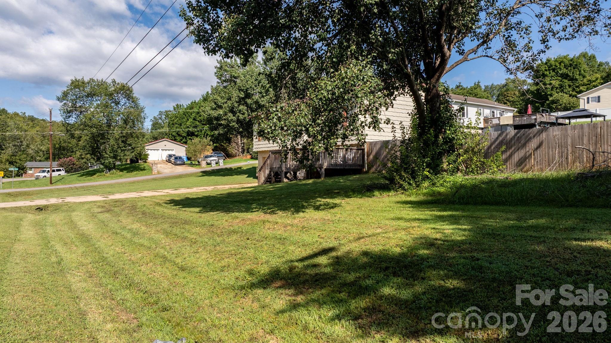804 Southside Court — Lenoir