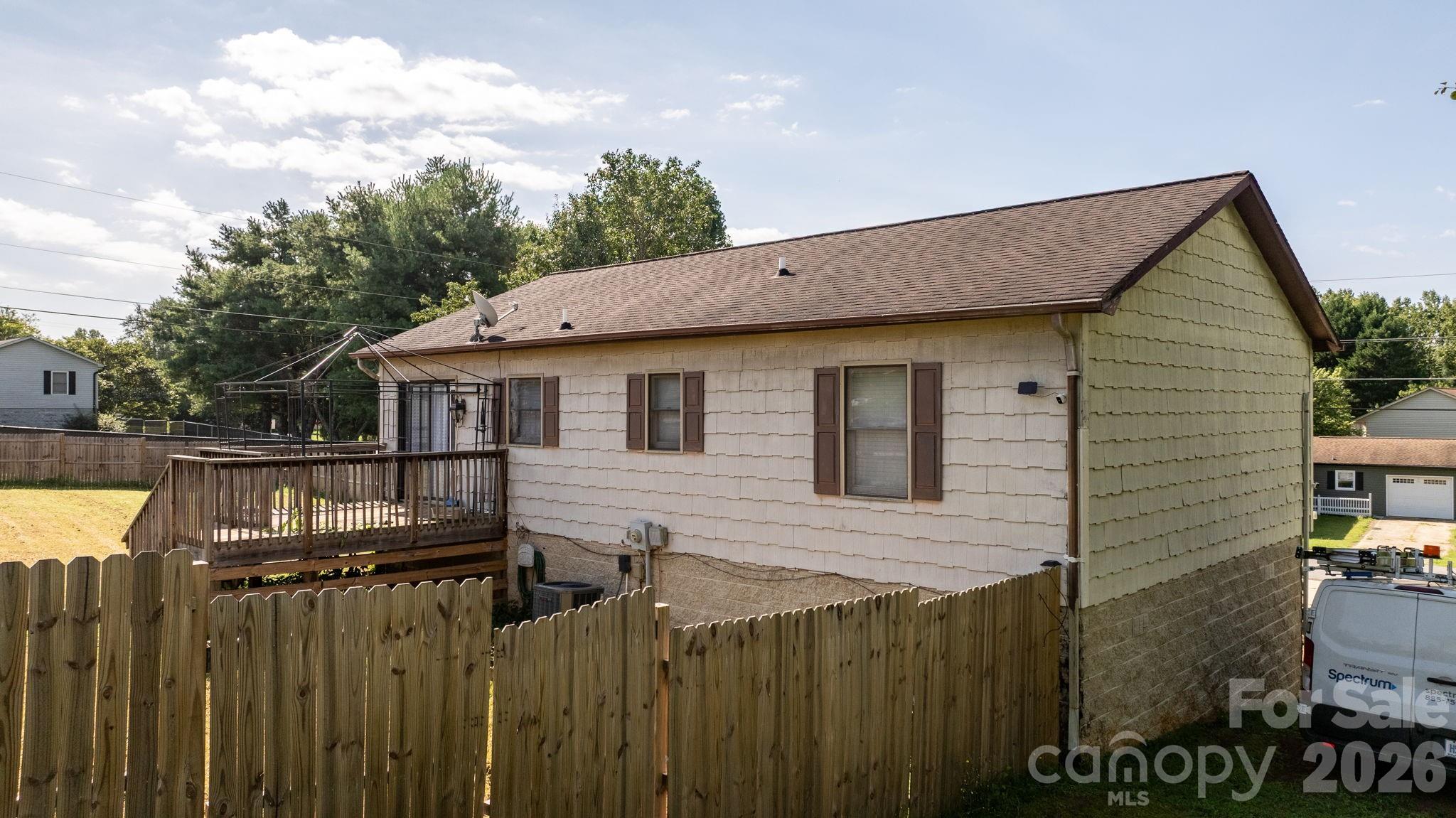 804 Southside Court — Lenoir