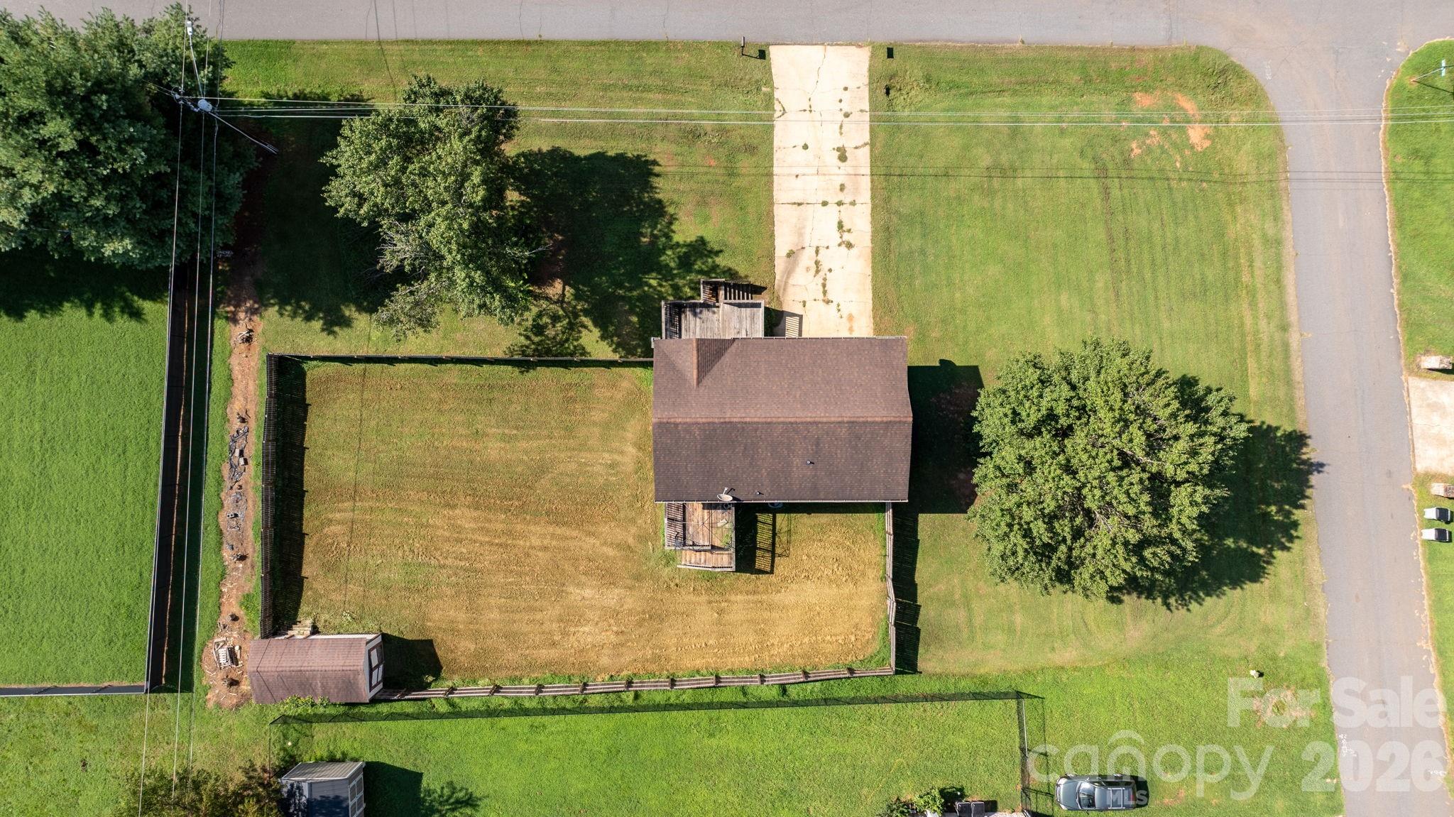 804 Southside Court — Lenoir