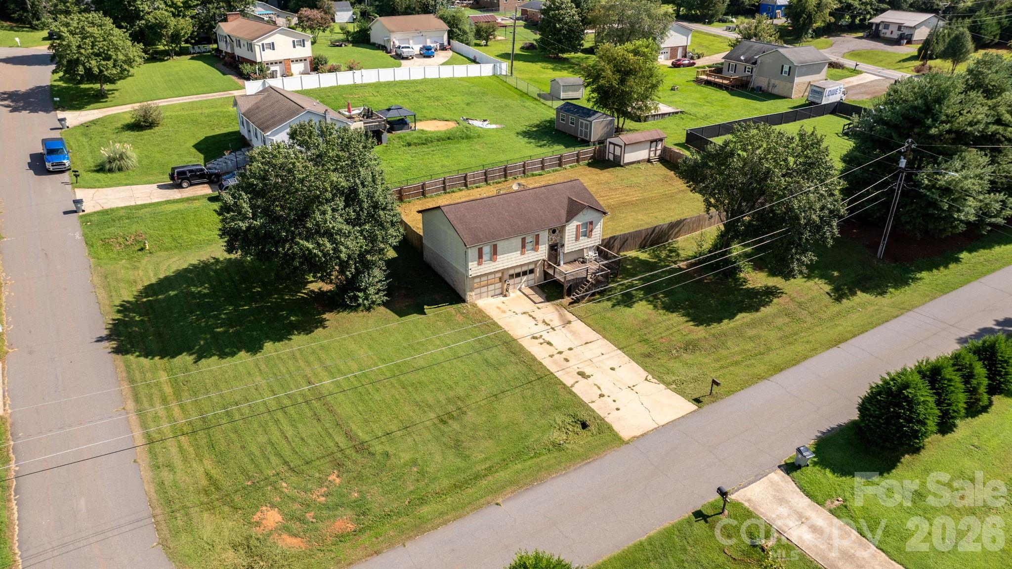 804 Southside Court — Lenoir