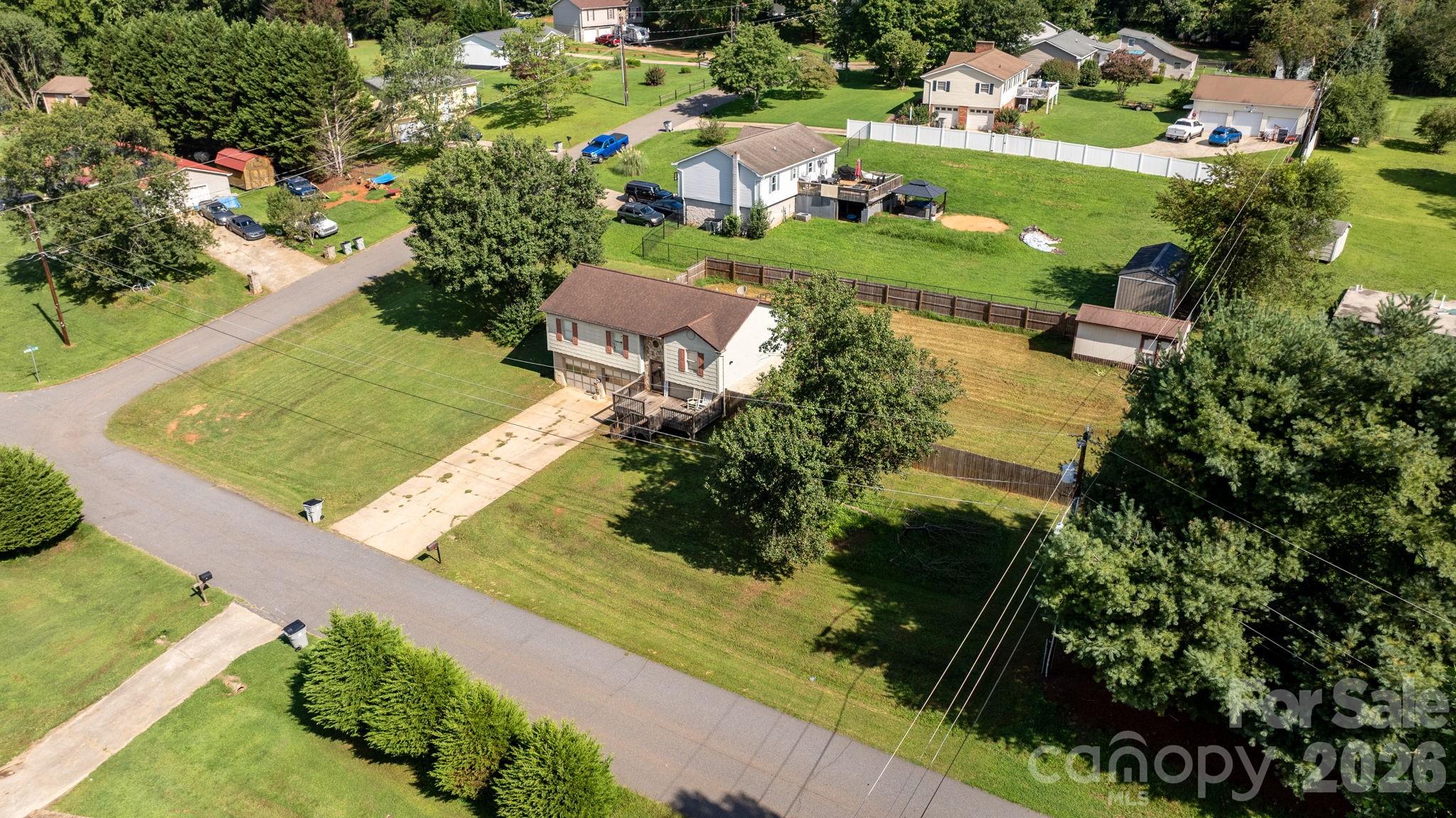 804 Southside Court — Lenoir