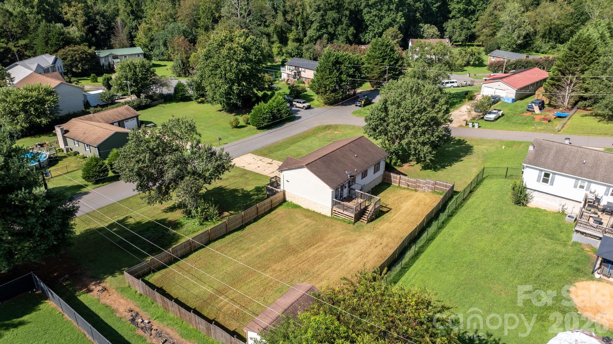 804 Southside Court — Lenoir