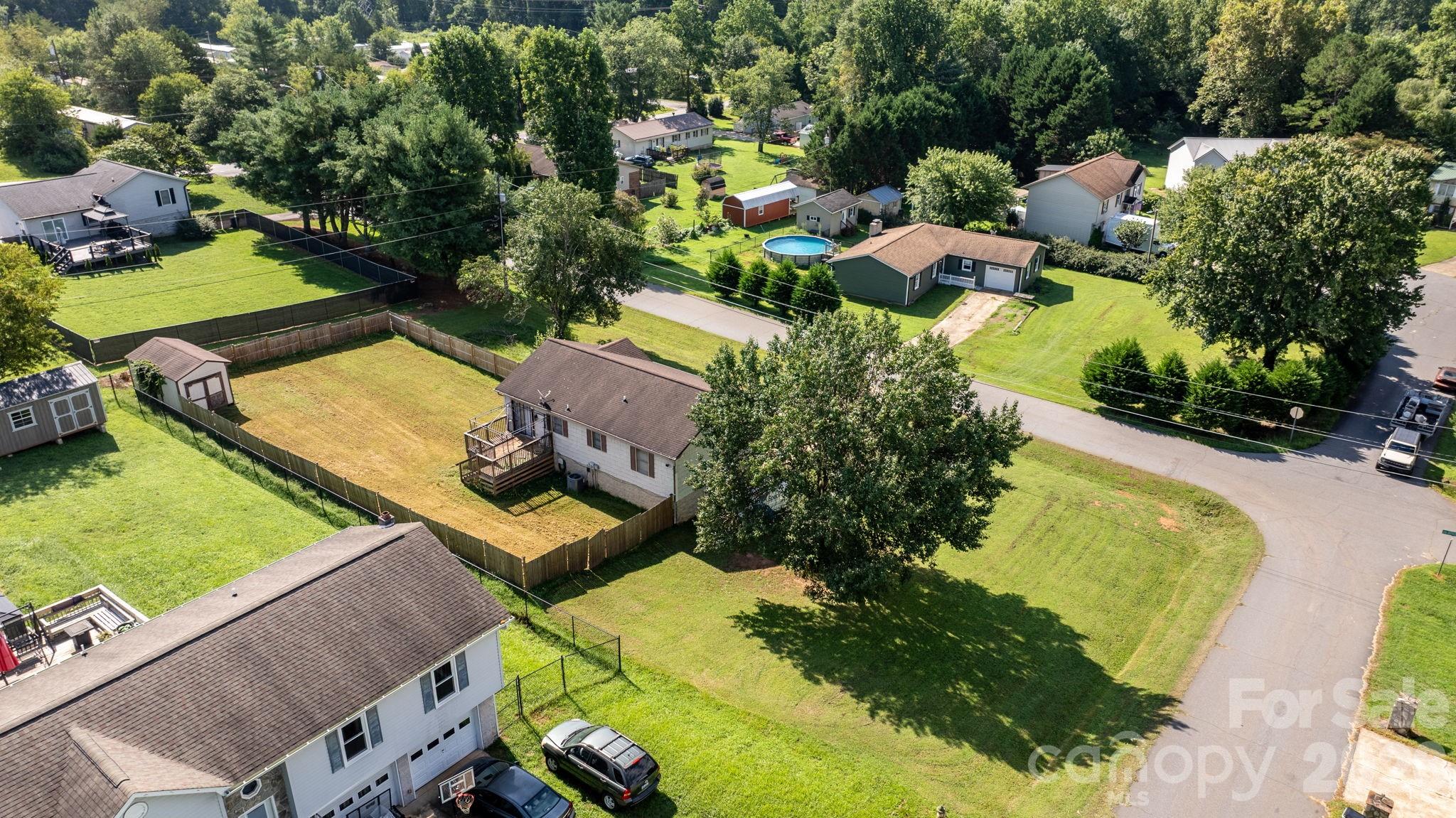 804 Southside Court — Lenoir