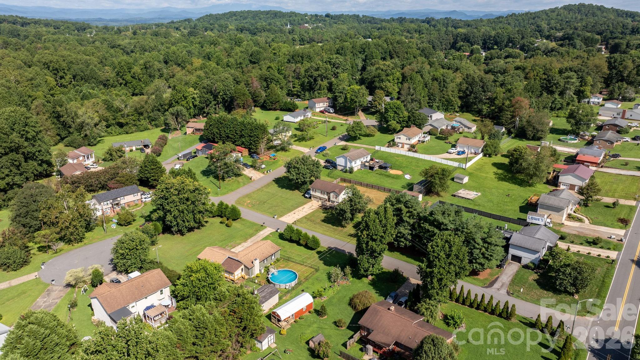 804 Southside Court — Lenoir