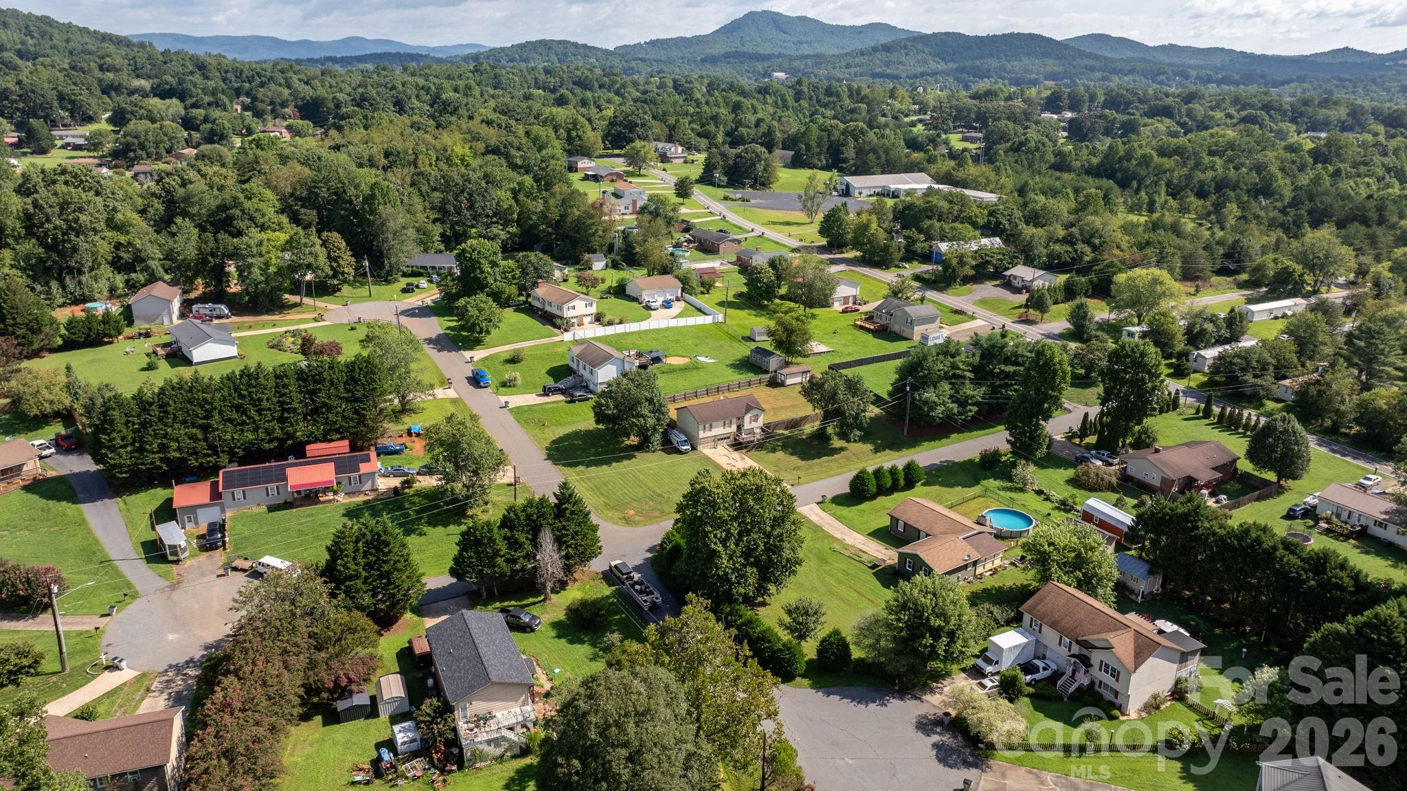 804 Southside Court — Lenoir