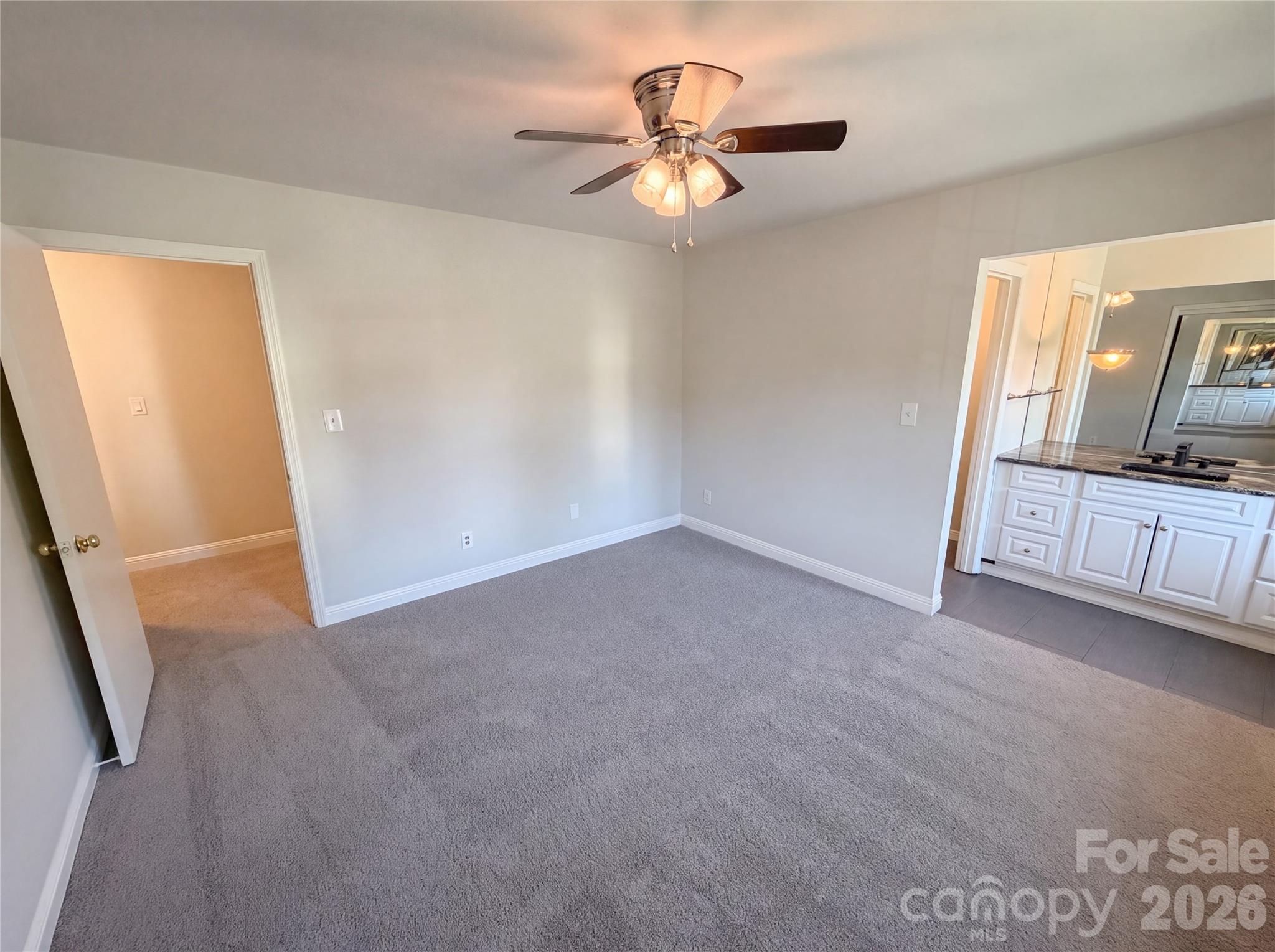 8042 Regent Park Lane — Charlotte