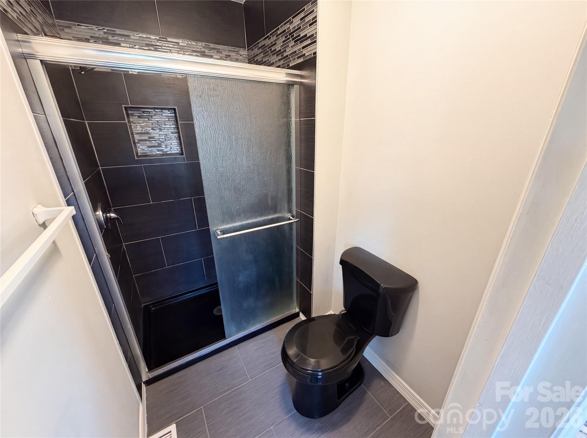 8042 Regent Park Lane — Charlotte