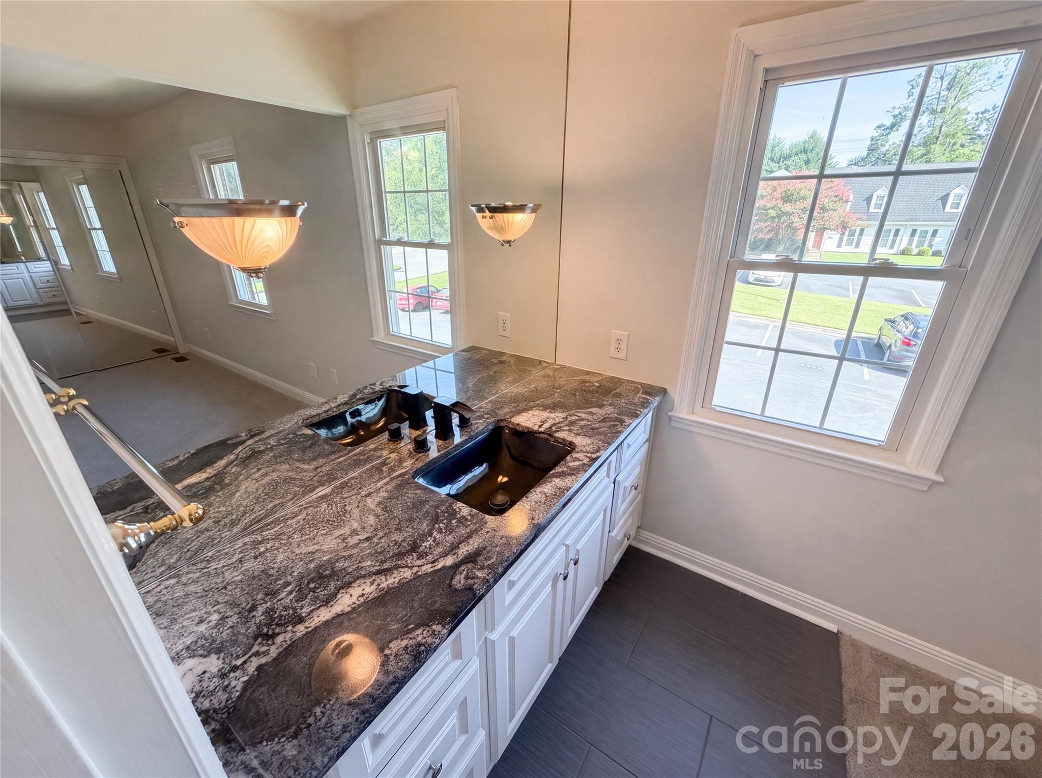 8042 Regent Park Lane — Charlotte