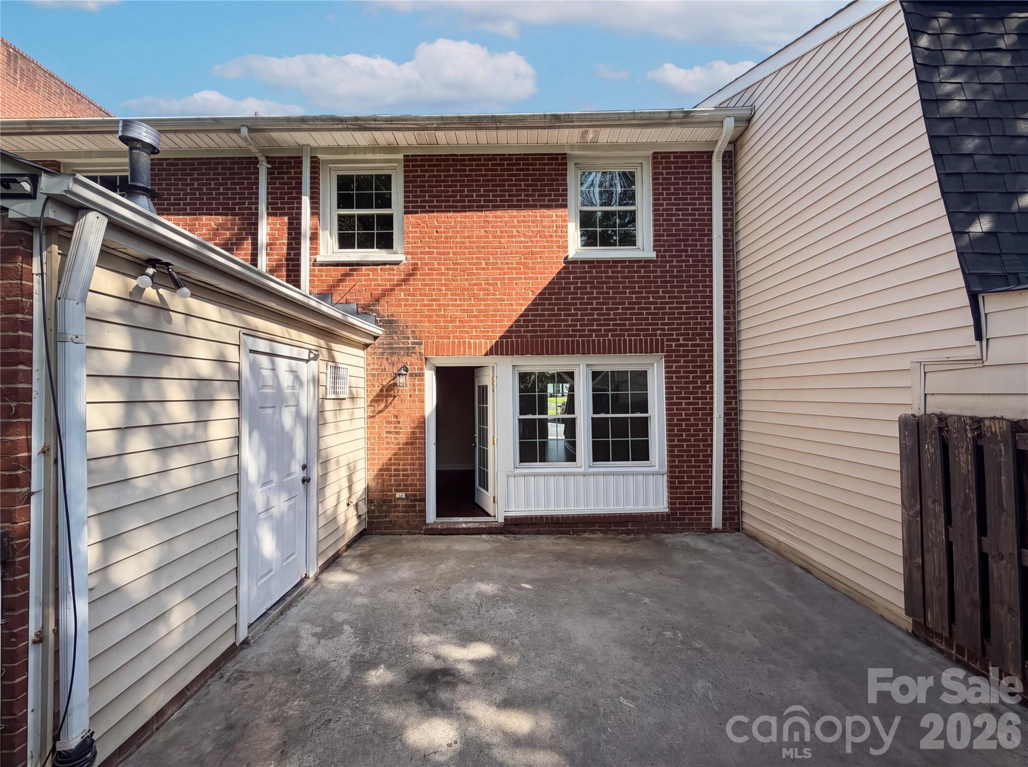 8042 Regent Park Lane — Charlotte