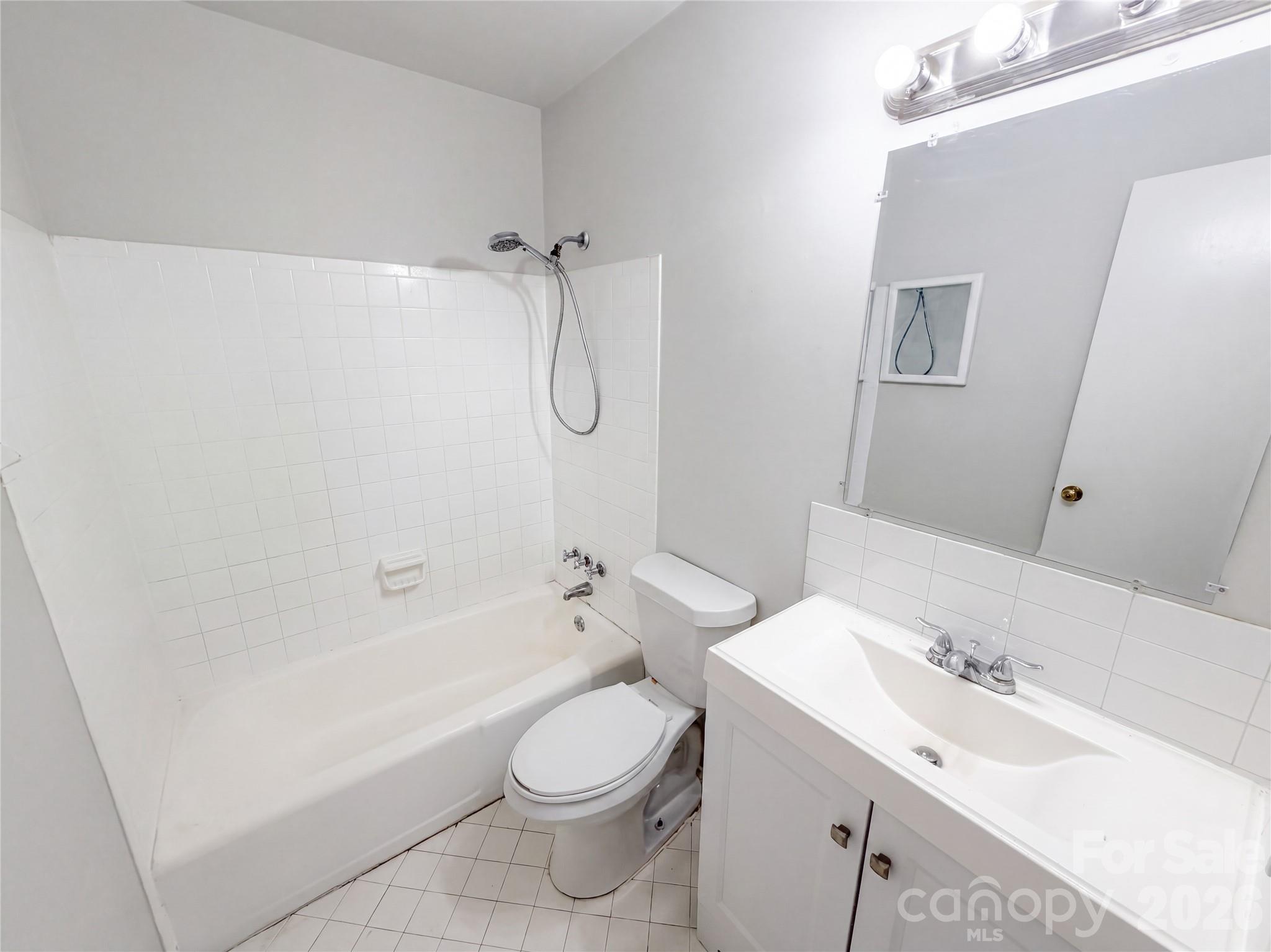 8042 Regent Park Lane — Charlotte