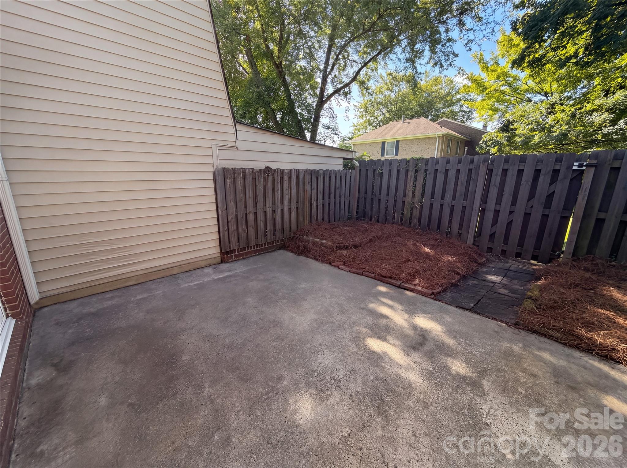 8042 Regent Park Lane — Charlotte