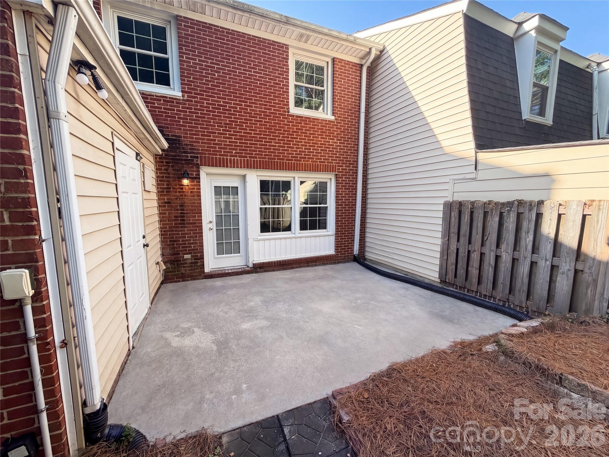 8042 Regent Park Lane — Charlotte