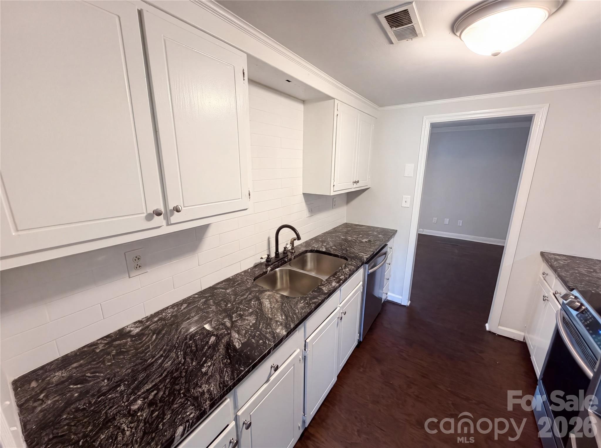 8042 Regent Park Lane — Charlotte
