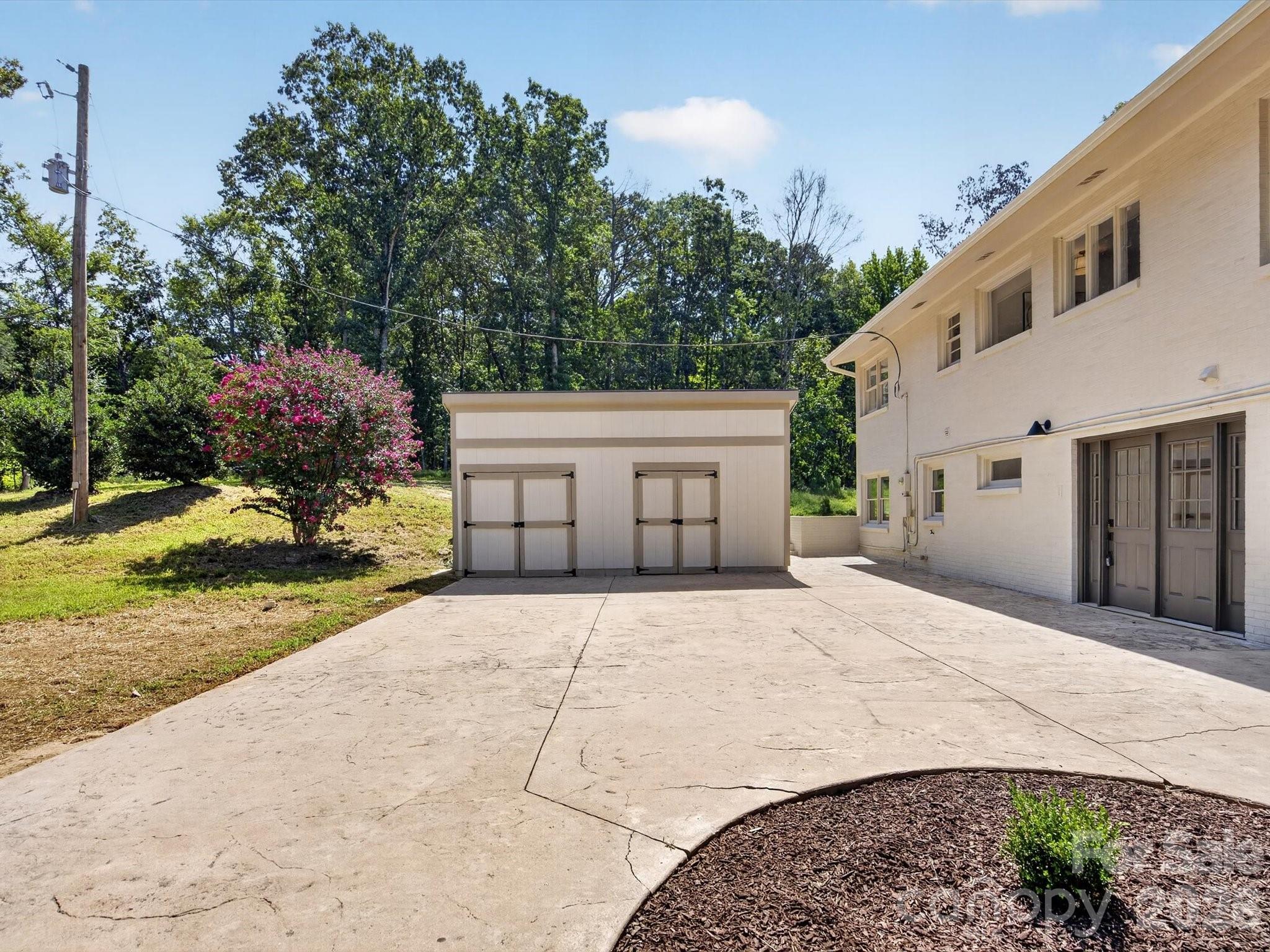 2532 Sam Newell Road — Matthews