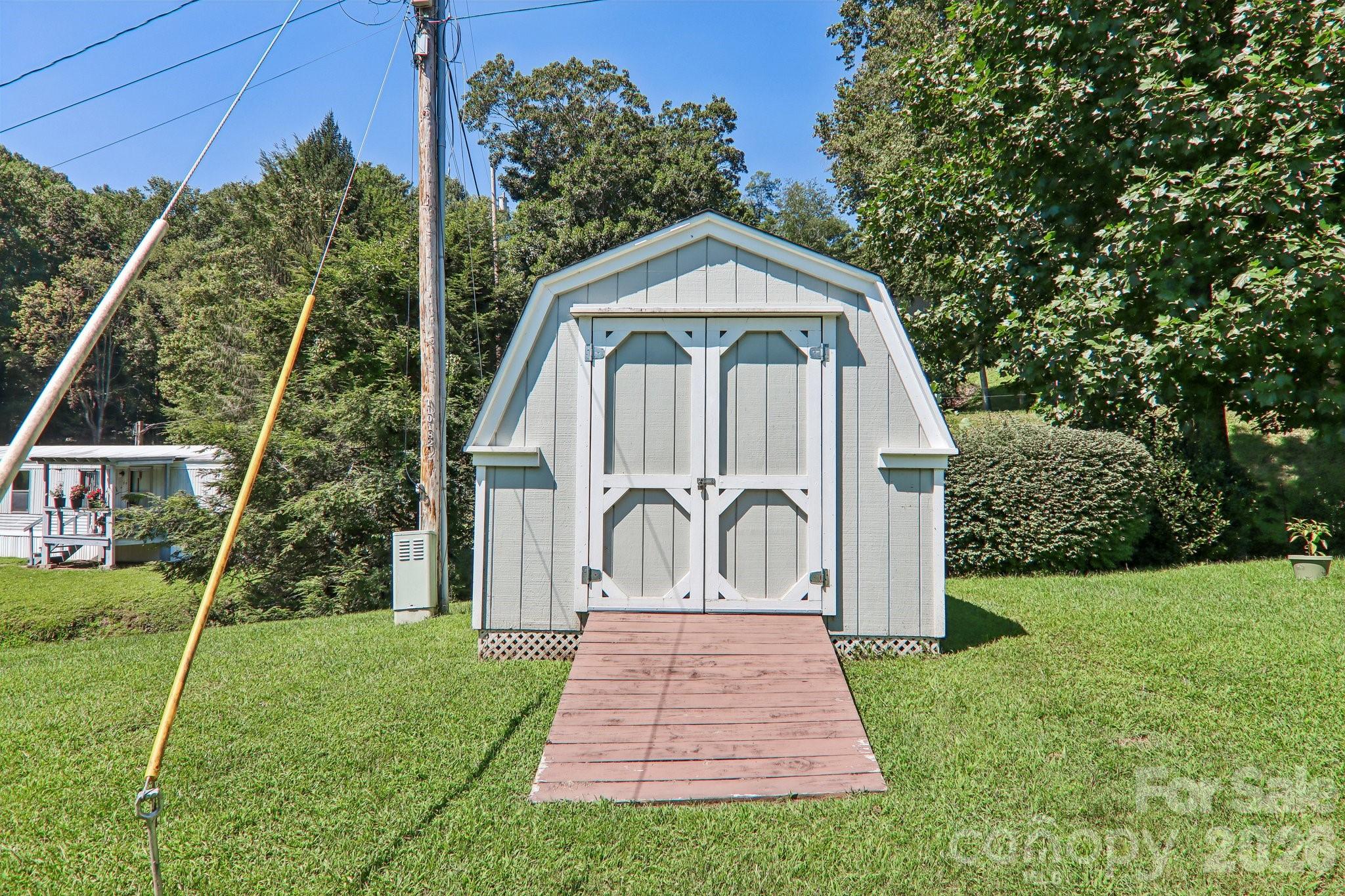 117 Pinellas Lane — Waynesville