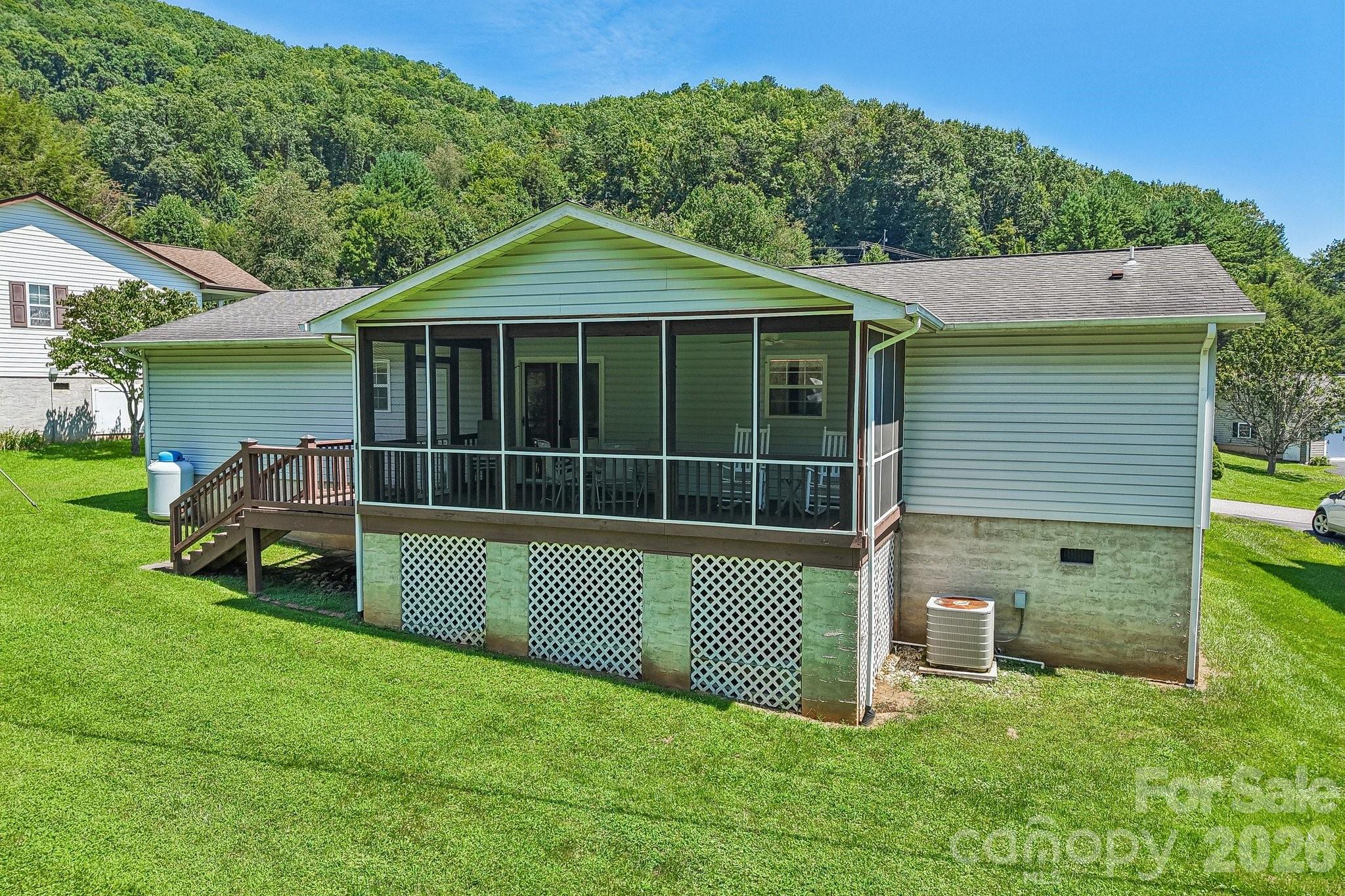 117 Pinellas Lane — Waynesville