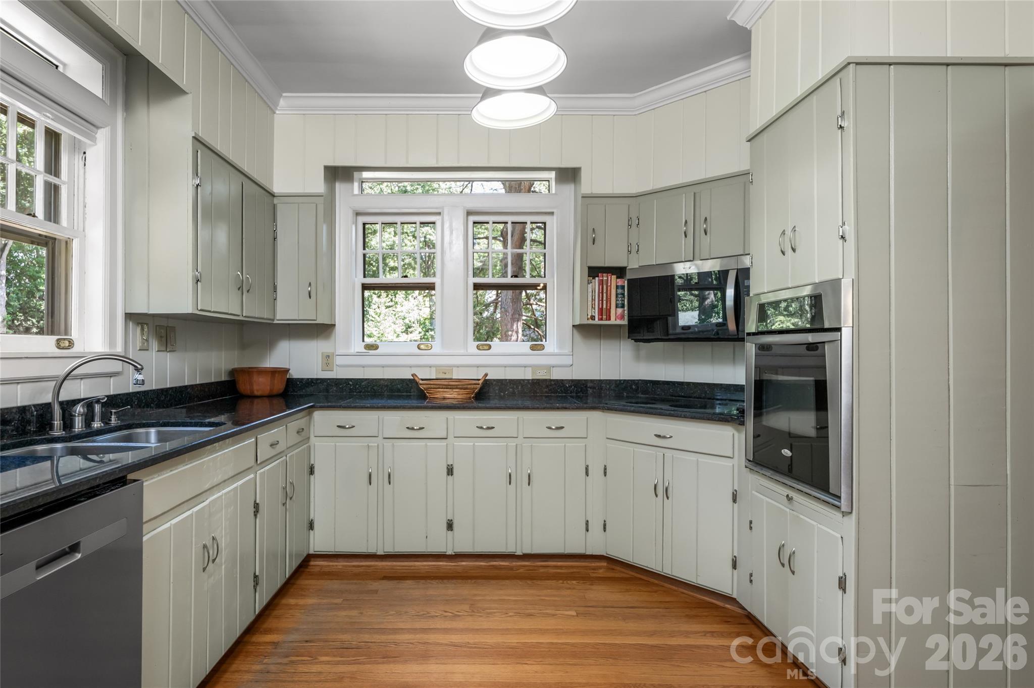 17 Lynwood Road — Asheville