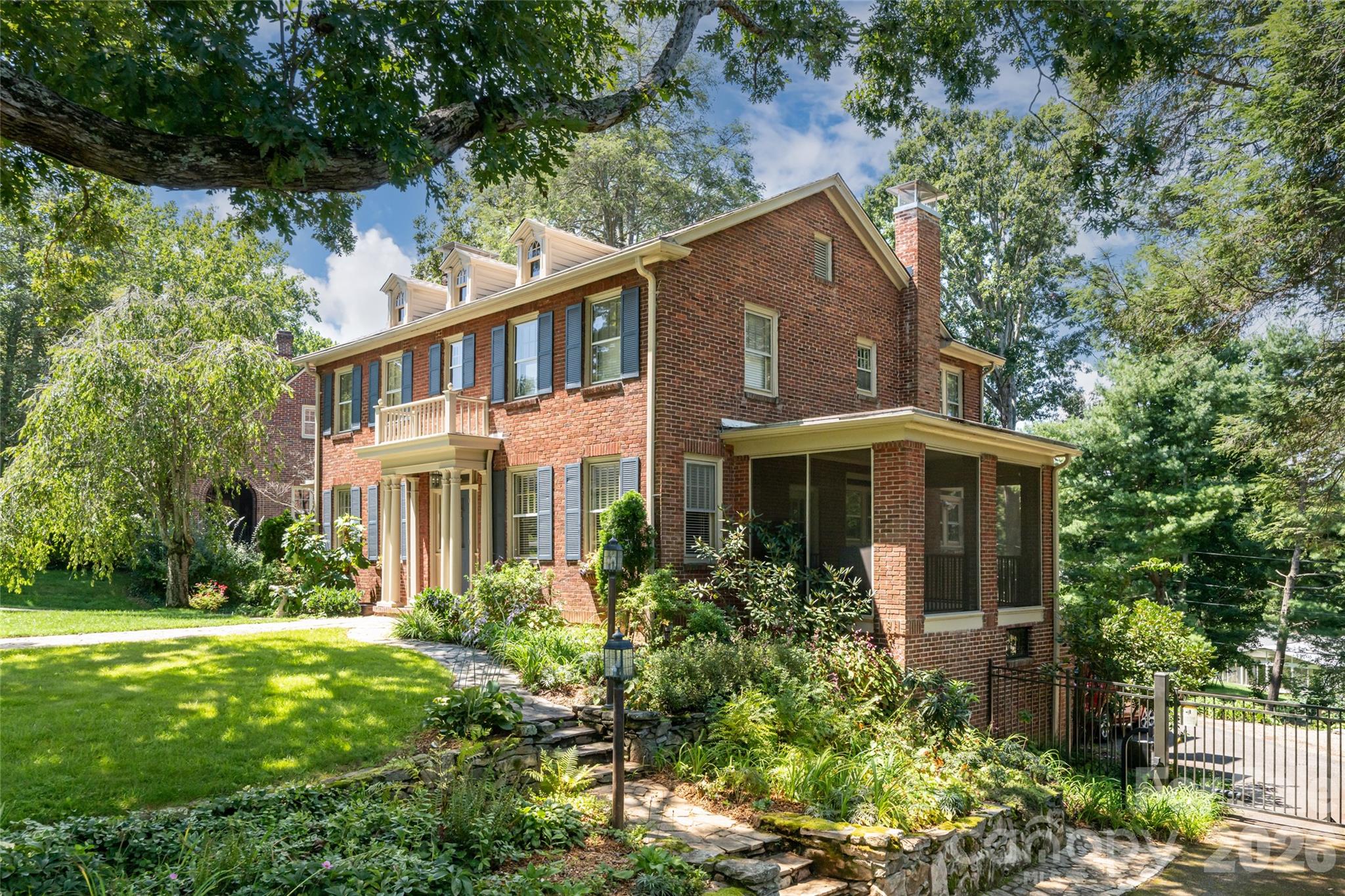 17 Lynwood Road — Asheville