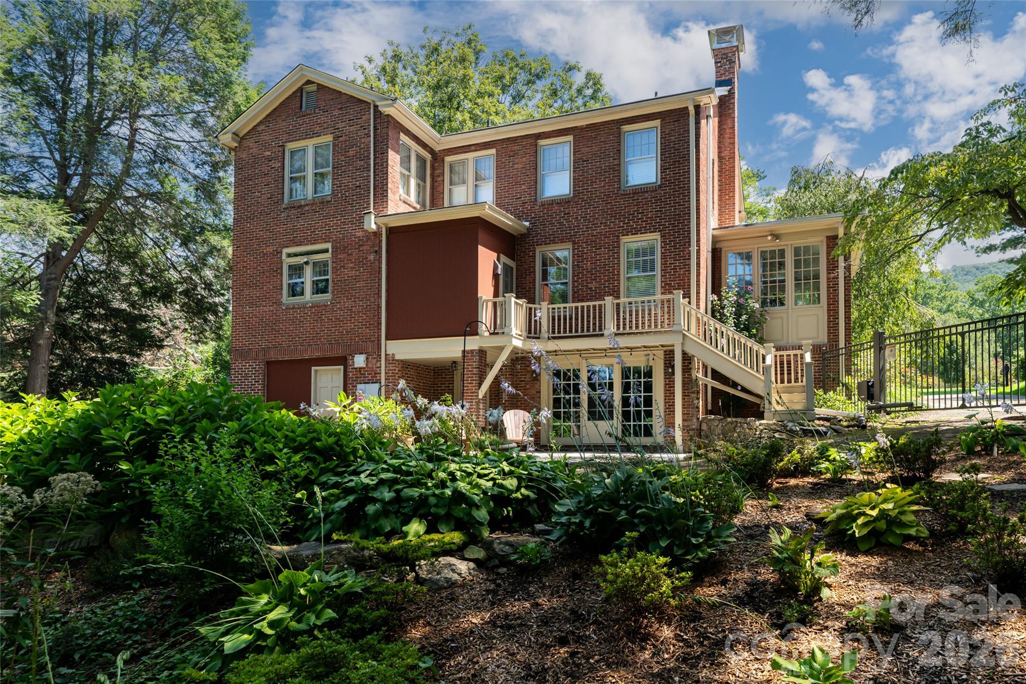 17 Lynwood Road — Asheville