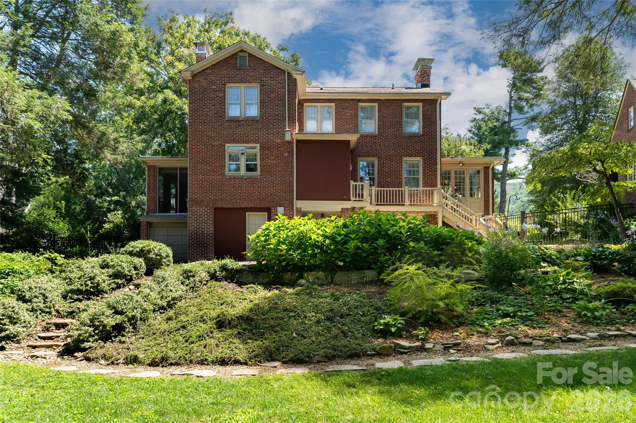 17 Lynwood Road — Asheville
