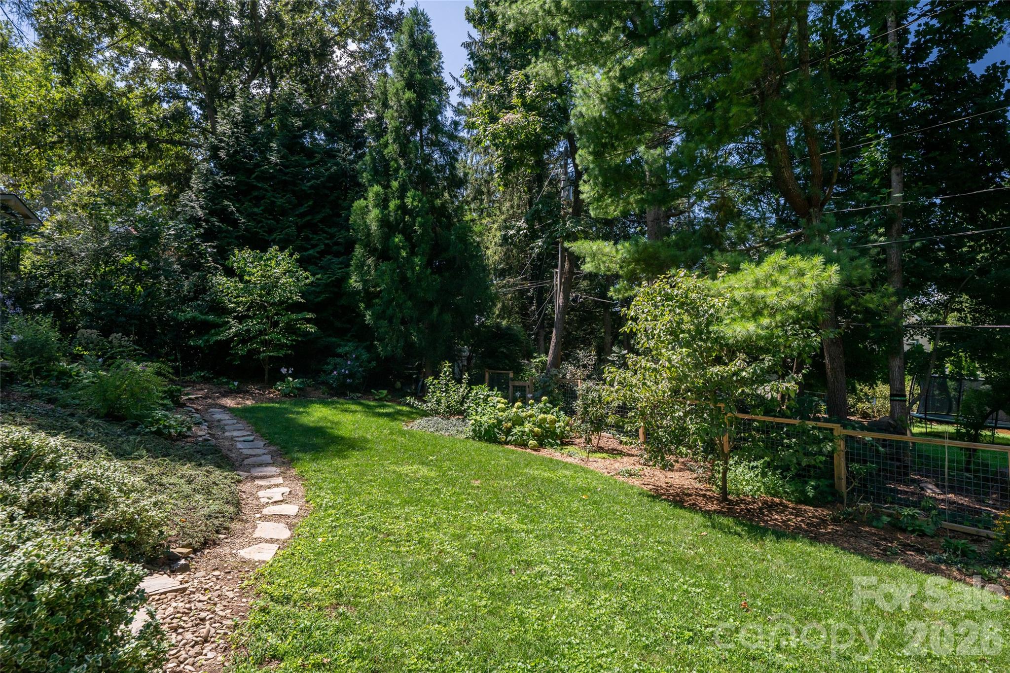 17 Lynwood Road — Asheville