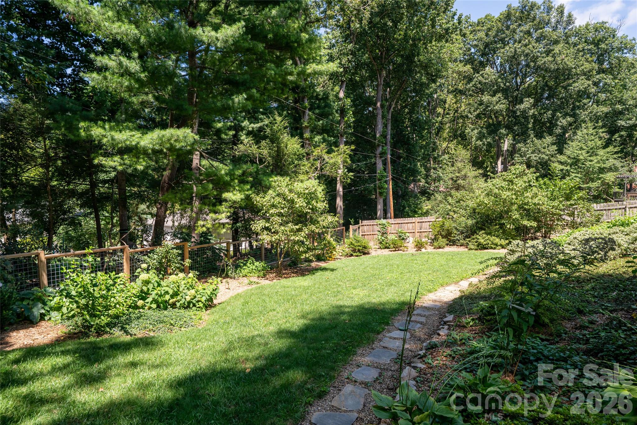 17 Lynwood Road — Asheville