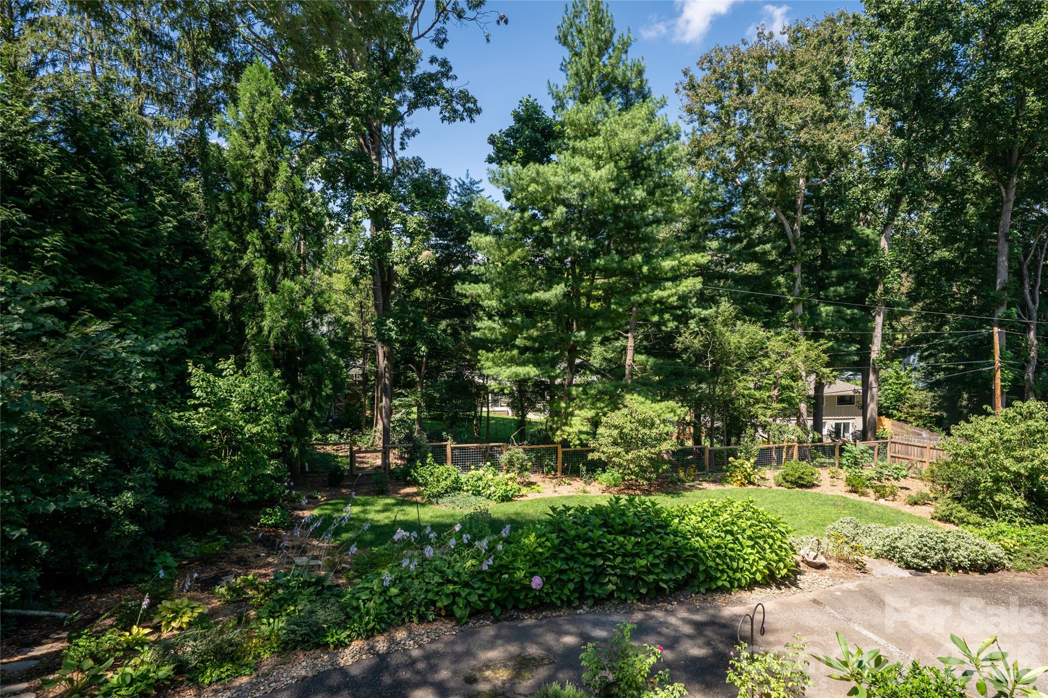 17 Lynwood Road — Asheville