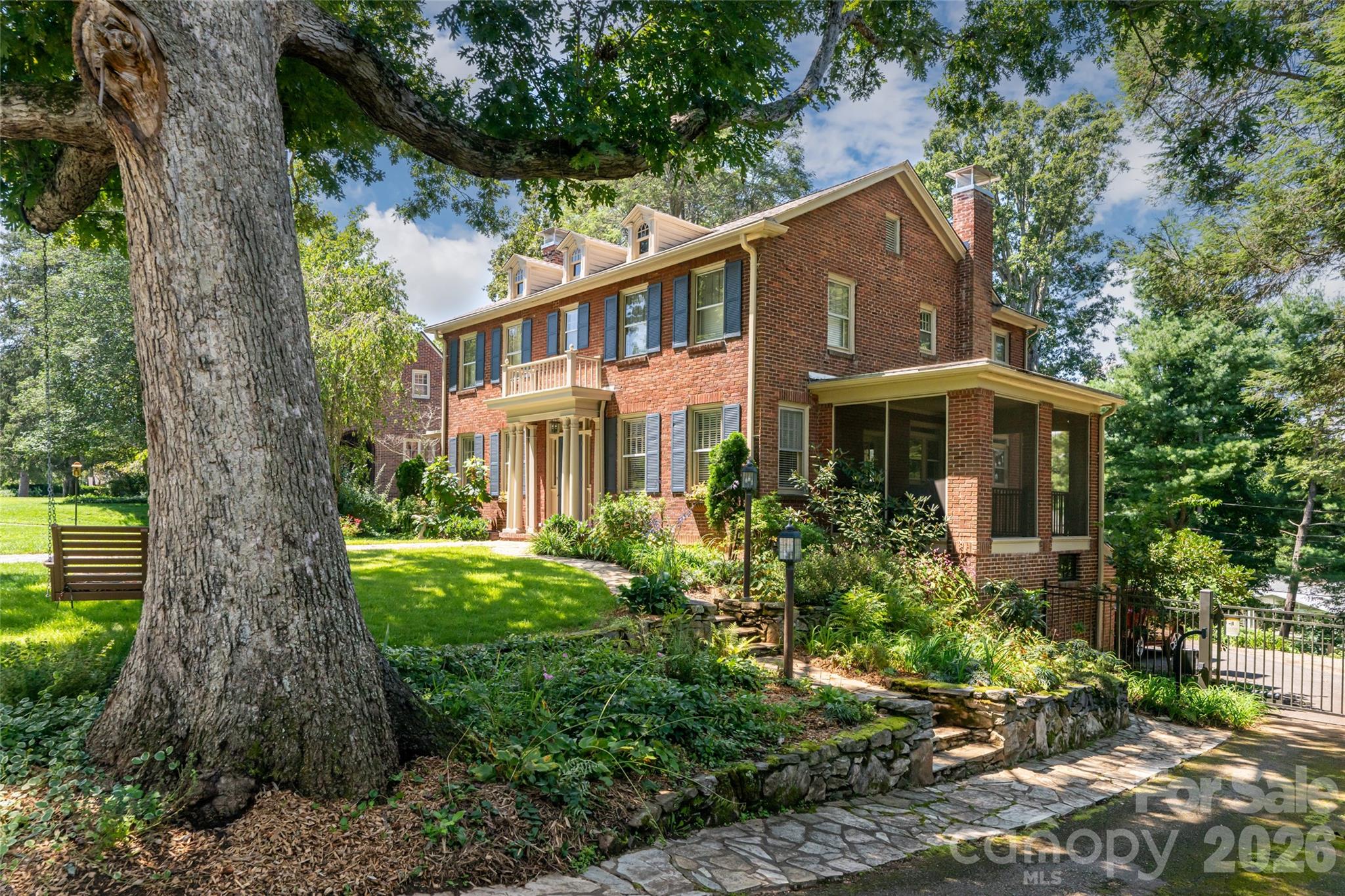 17 Lynwood Road — Asheville