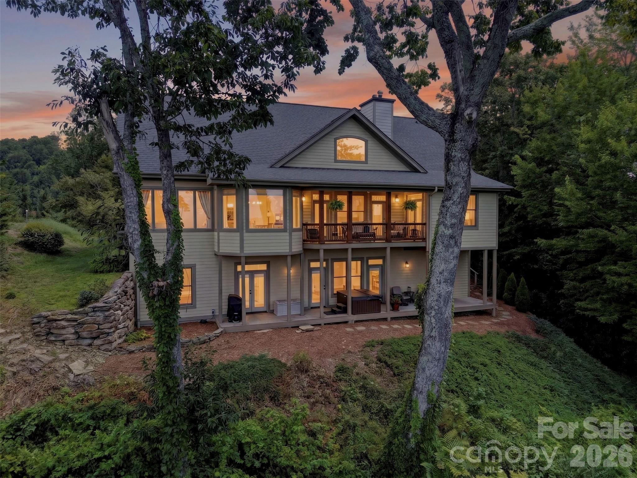 851 Sunlight Ridge Drive — Hendersonville