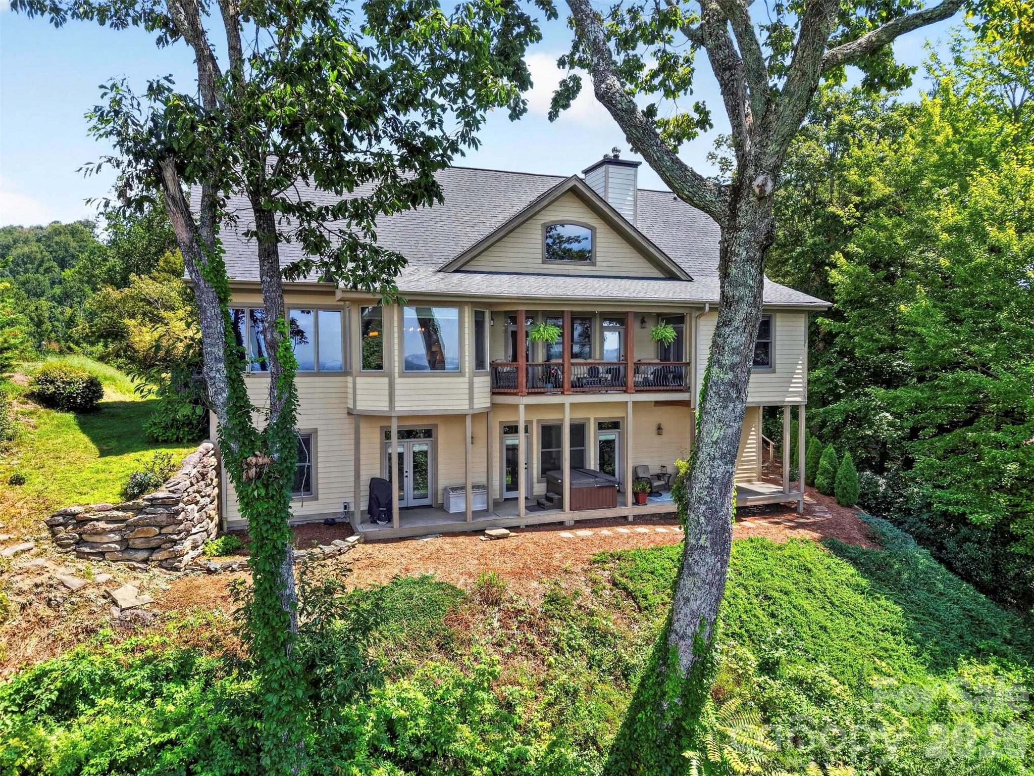 851 Sunlight Ridge Drive — Hendersonville