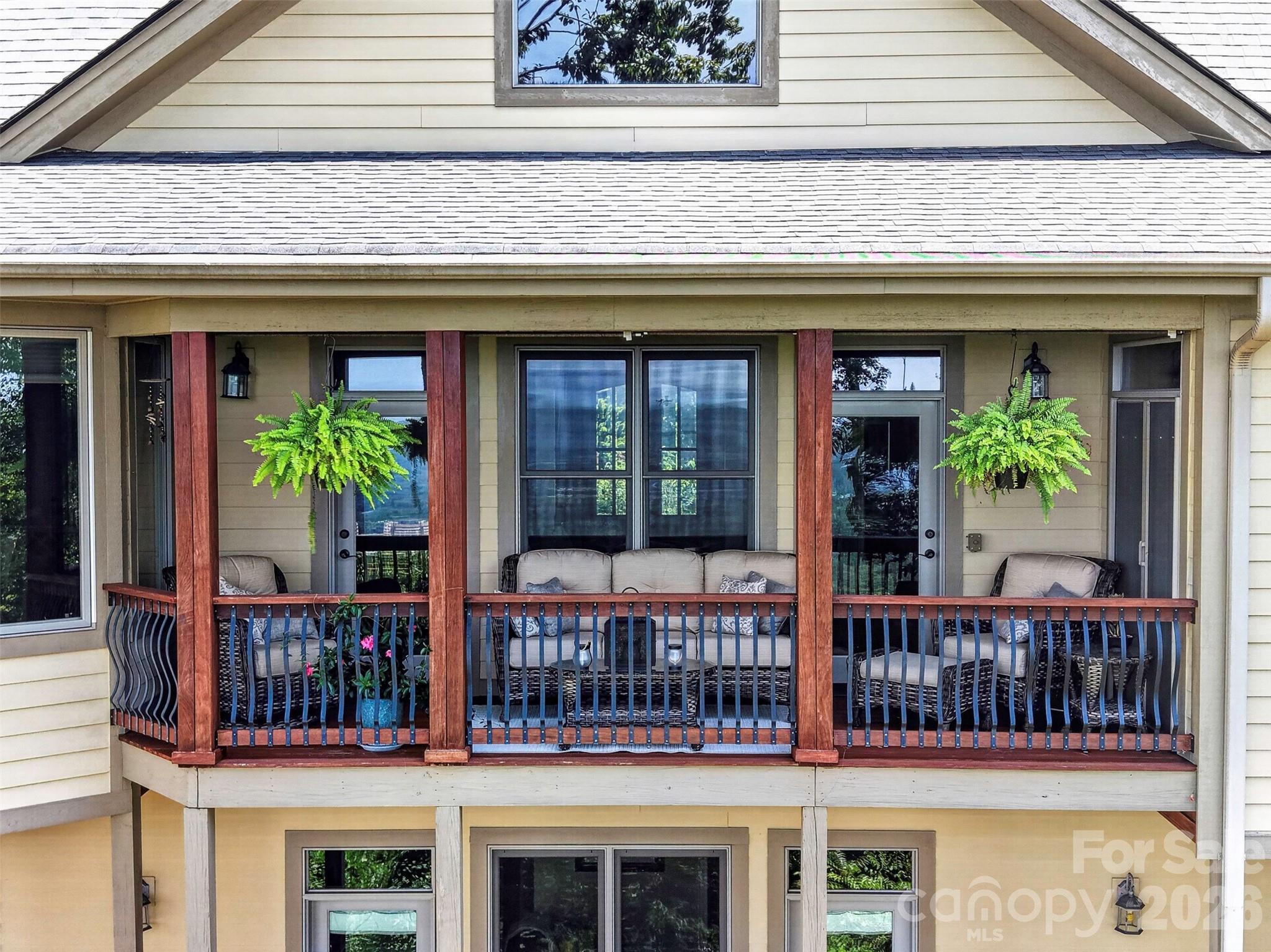 851 Sunlight Ridge Drive — Hendersonville