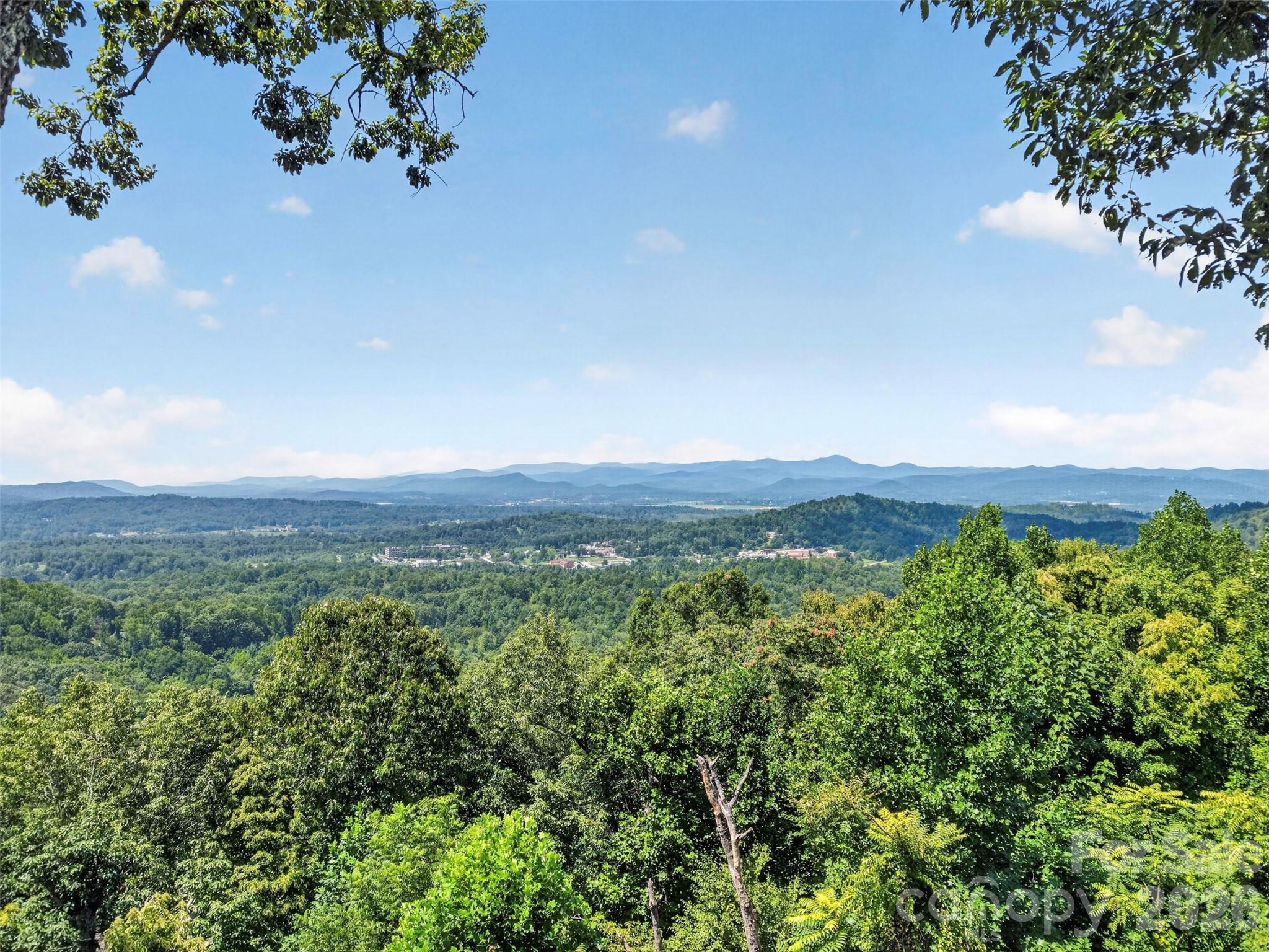 851 Sunlight Ridge Drive — Hendersonville