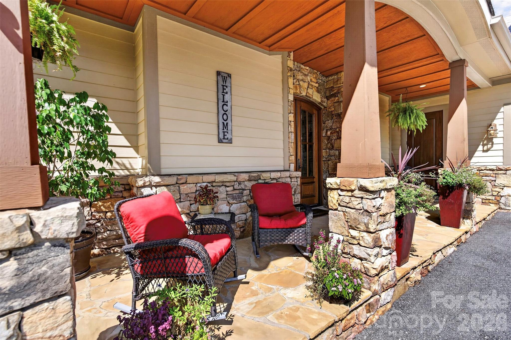 851 Sunlight Ridge Drive — Hendersonville