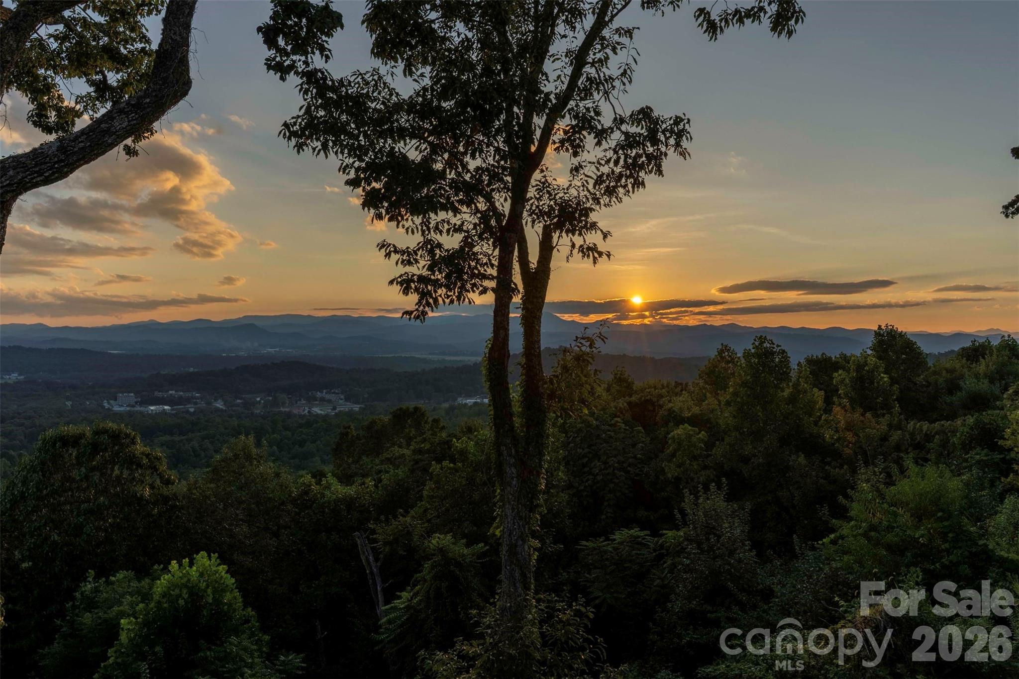 851 Sunlight Ridge Drive — Hendersonville