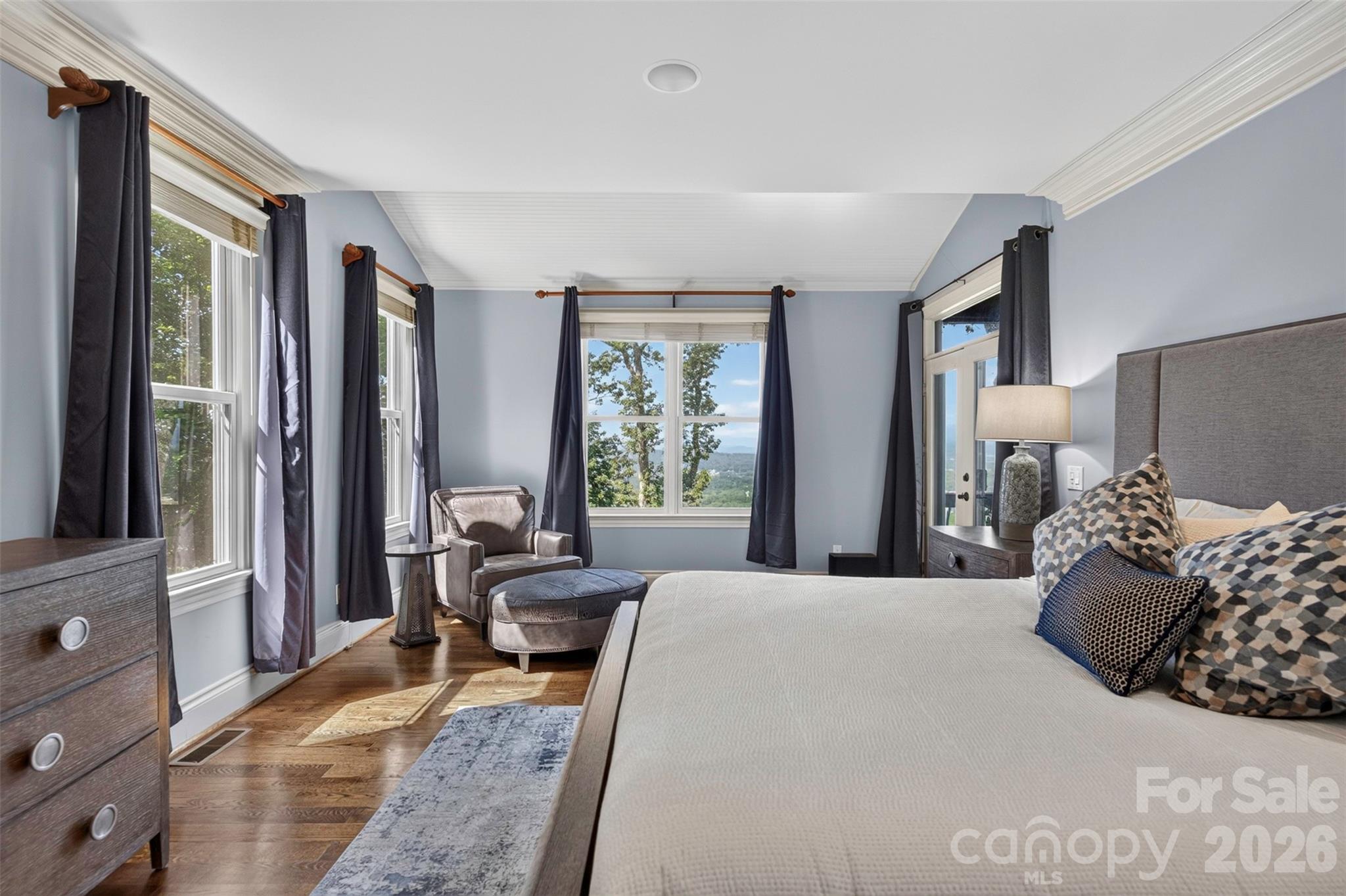 851 Sunlight Ridge Drive — Hendersonville