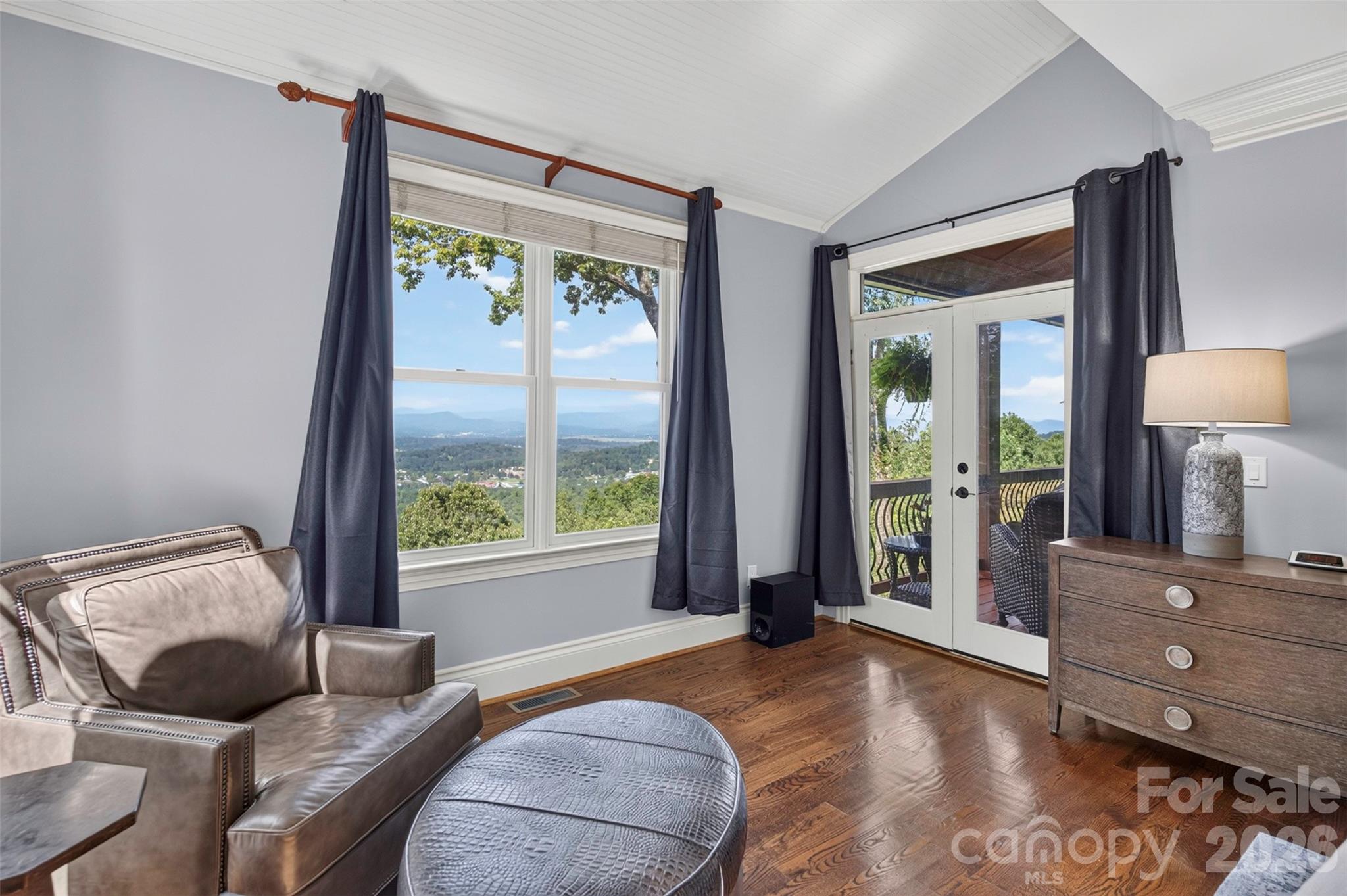 851 Sunlight Ridge Drive — Hendersonville