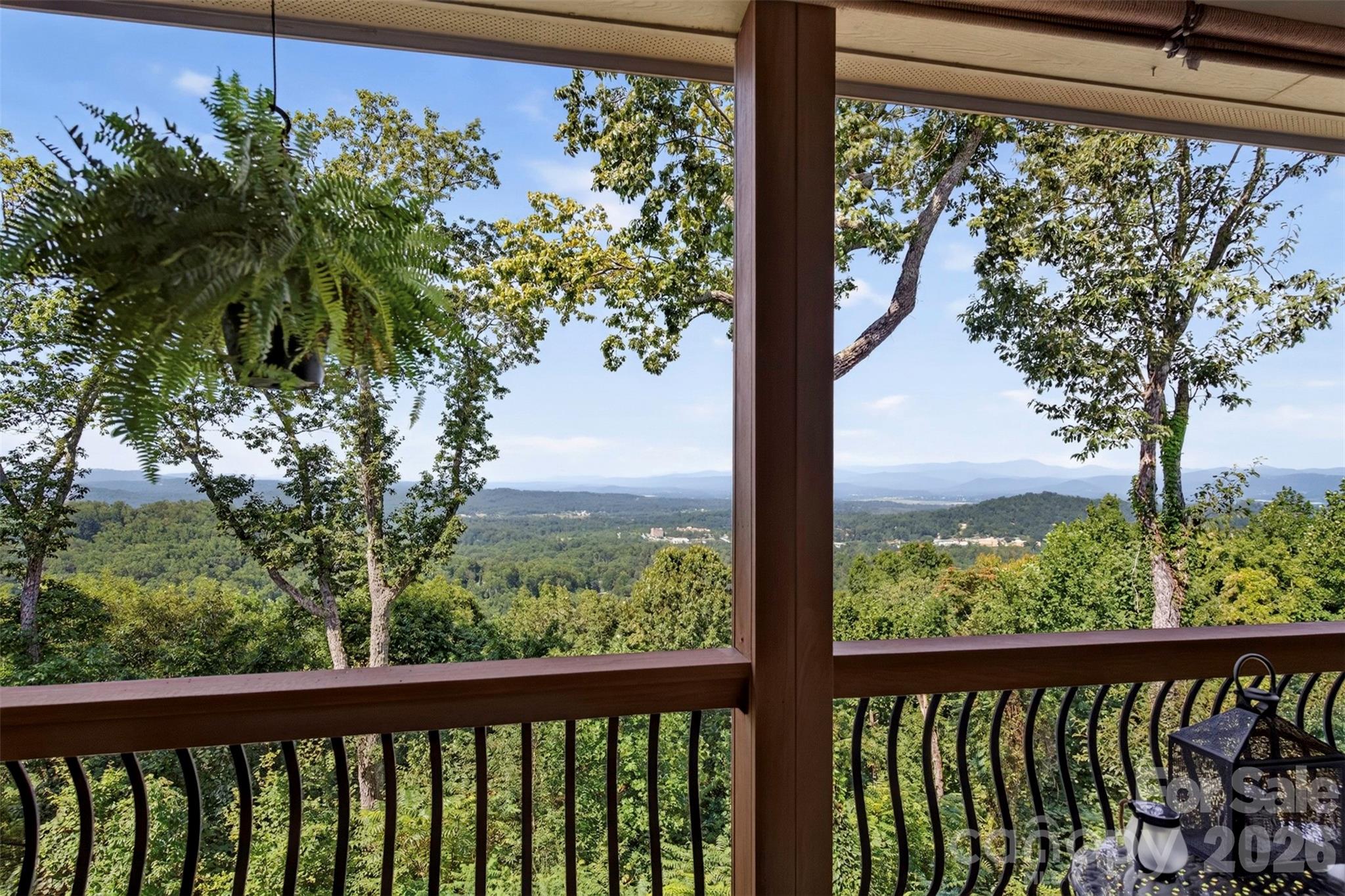 851 Sunlight Ridge Drive — Hendersonville