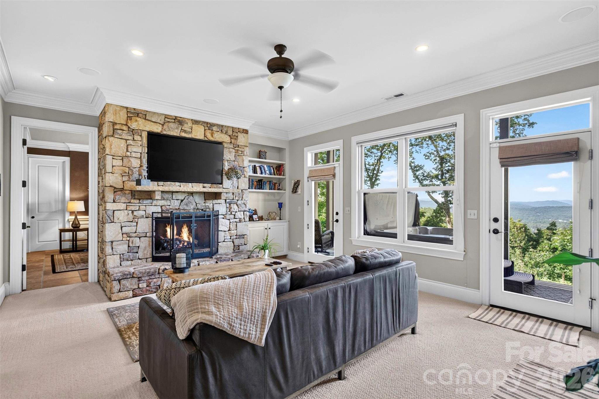 851 Sunlight Ridge Drive — Hendersonville