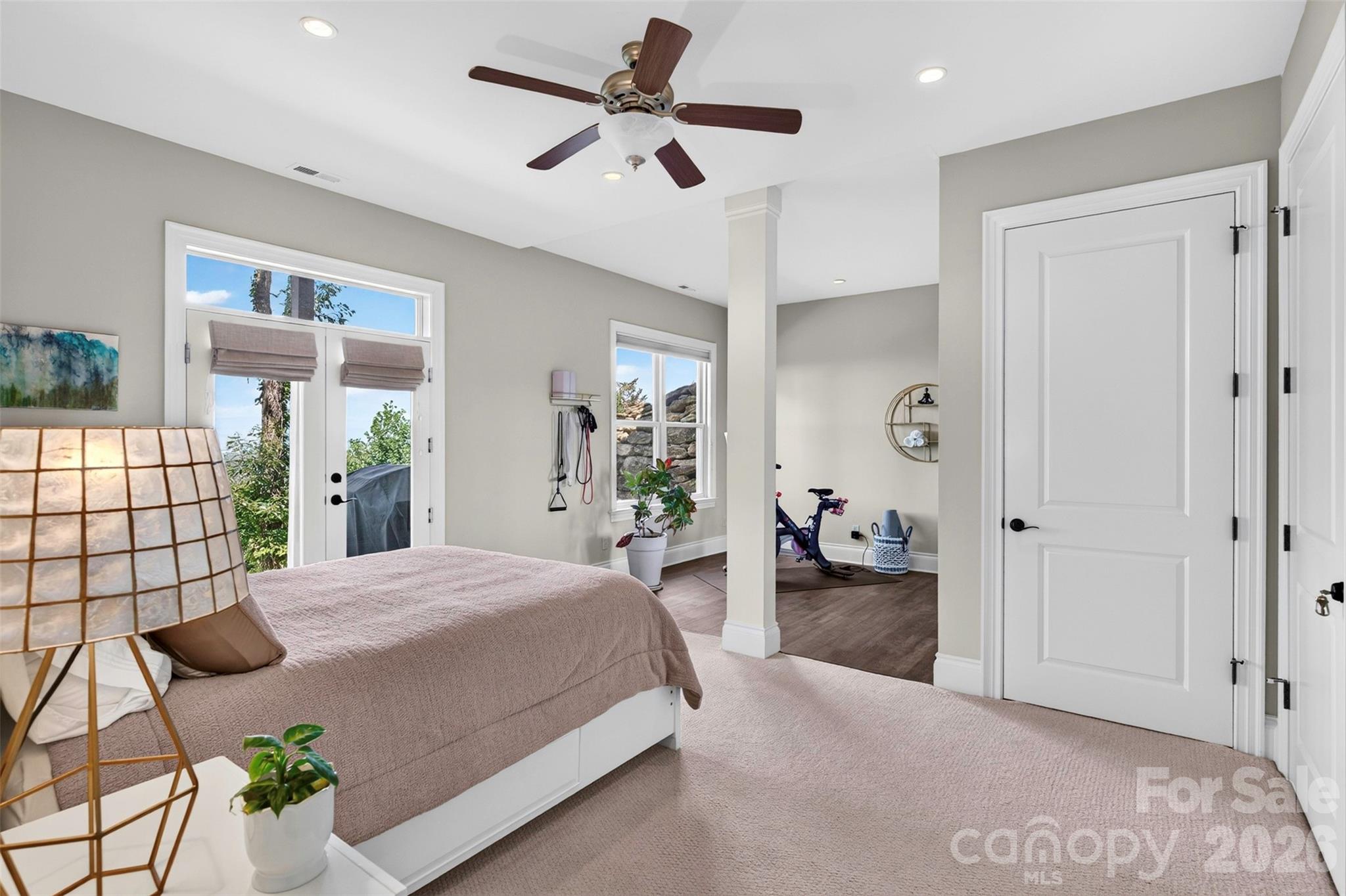 851 Sunlight Ridge Drive — Hendersonville