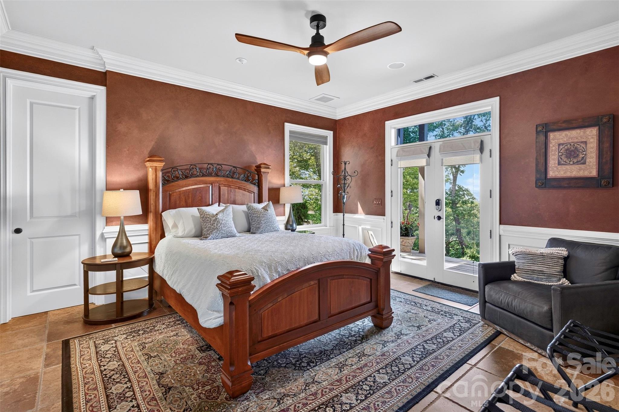 851 Sunlight Ridge Drive — Hendersonville
