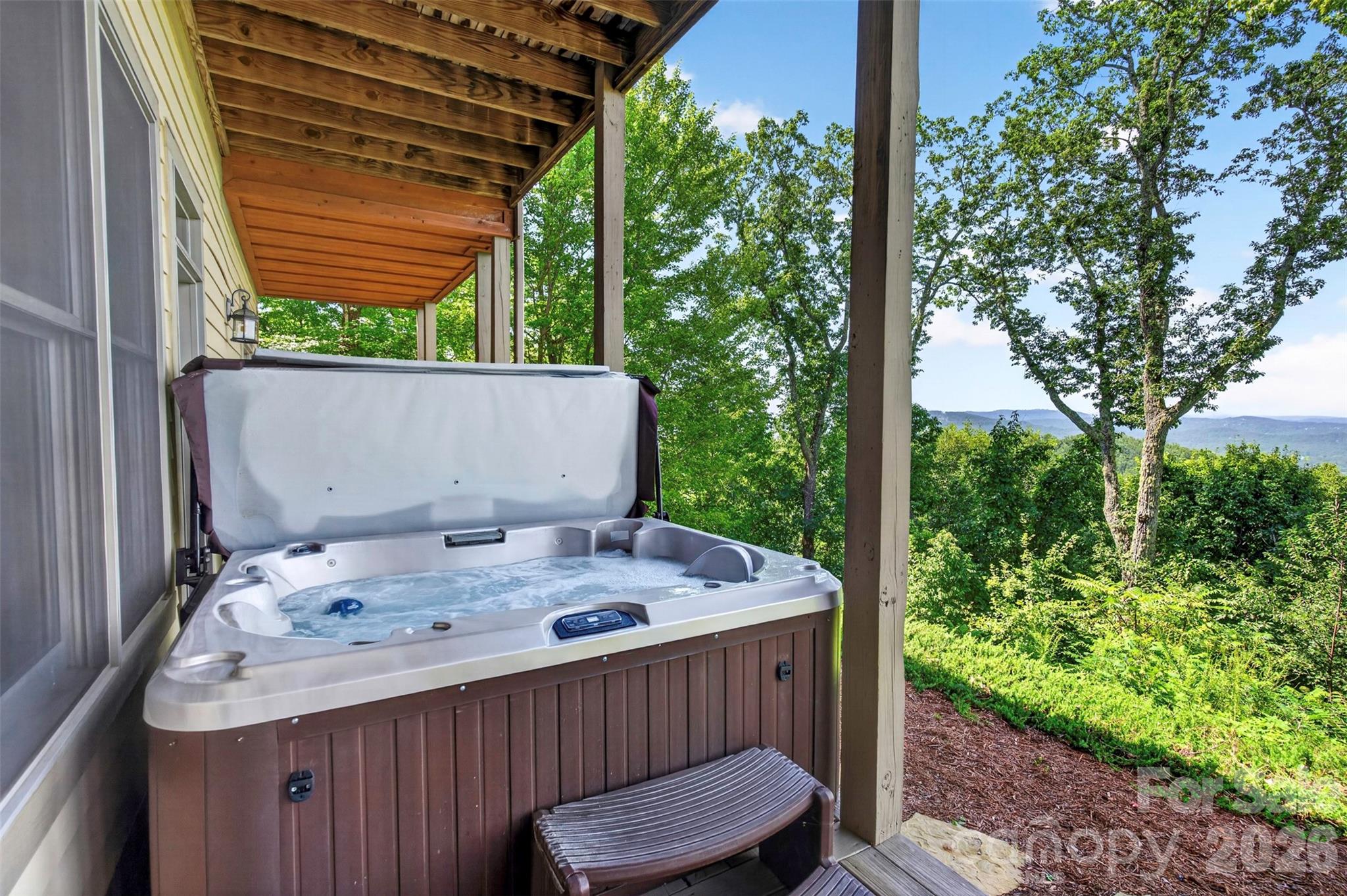 851 Sunlight Ridge Drive — Hendersonville